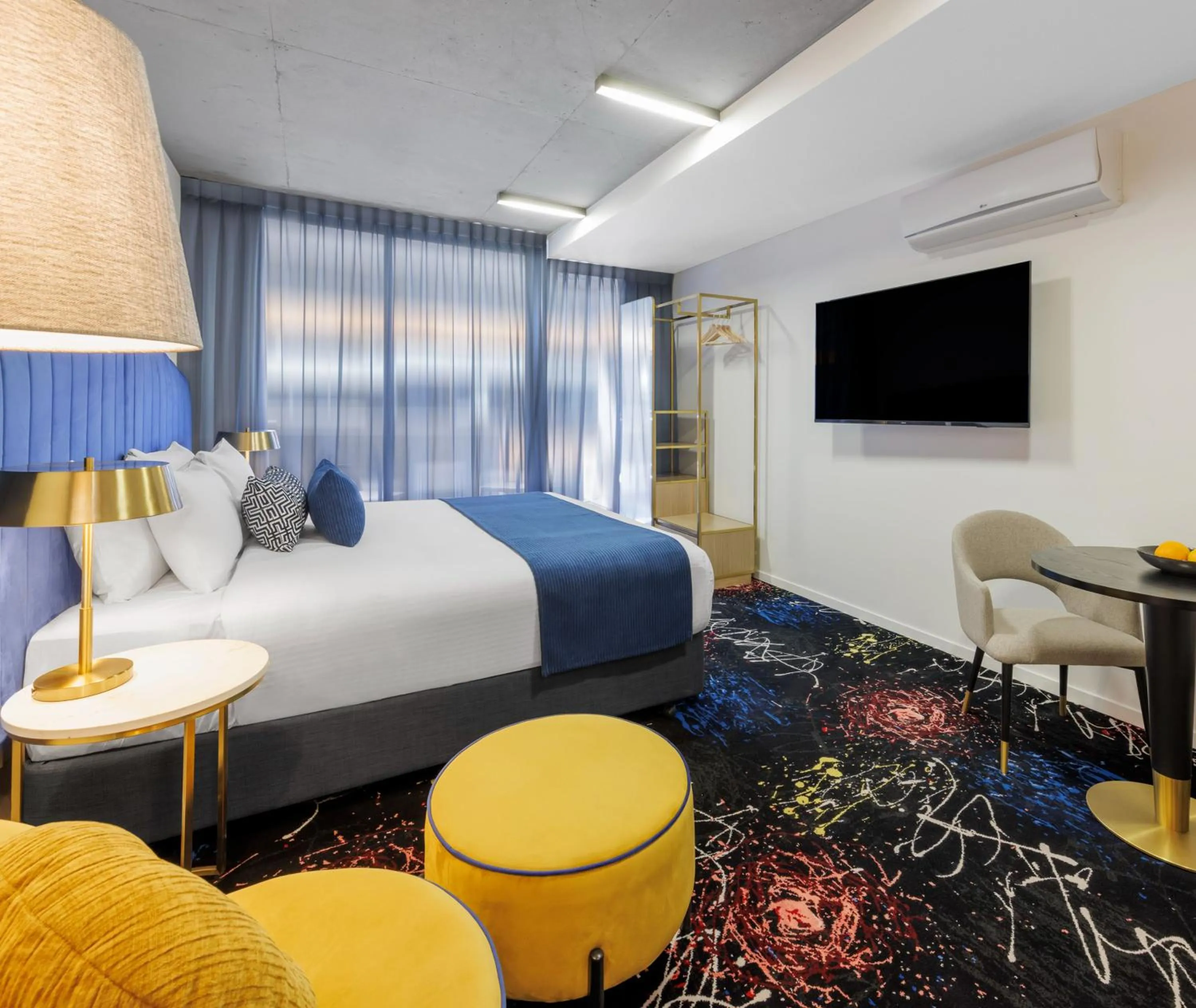 Bedroom, Bed in Oaks Melbourne St Kilda Road Hotel