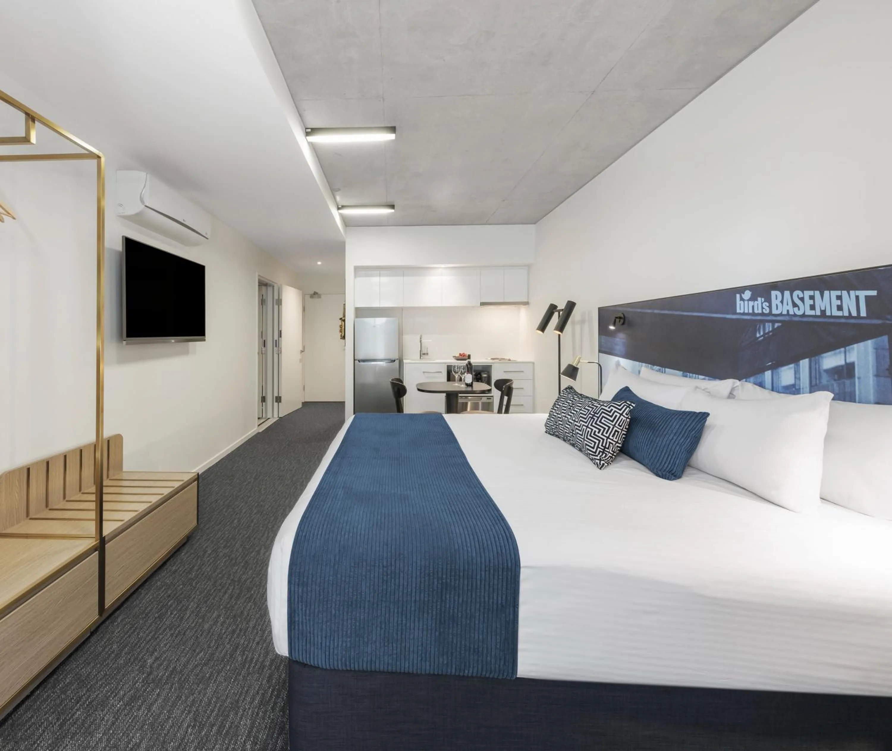 Bed in Oaks Melbourne St Kilda Road Hotel