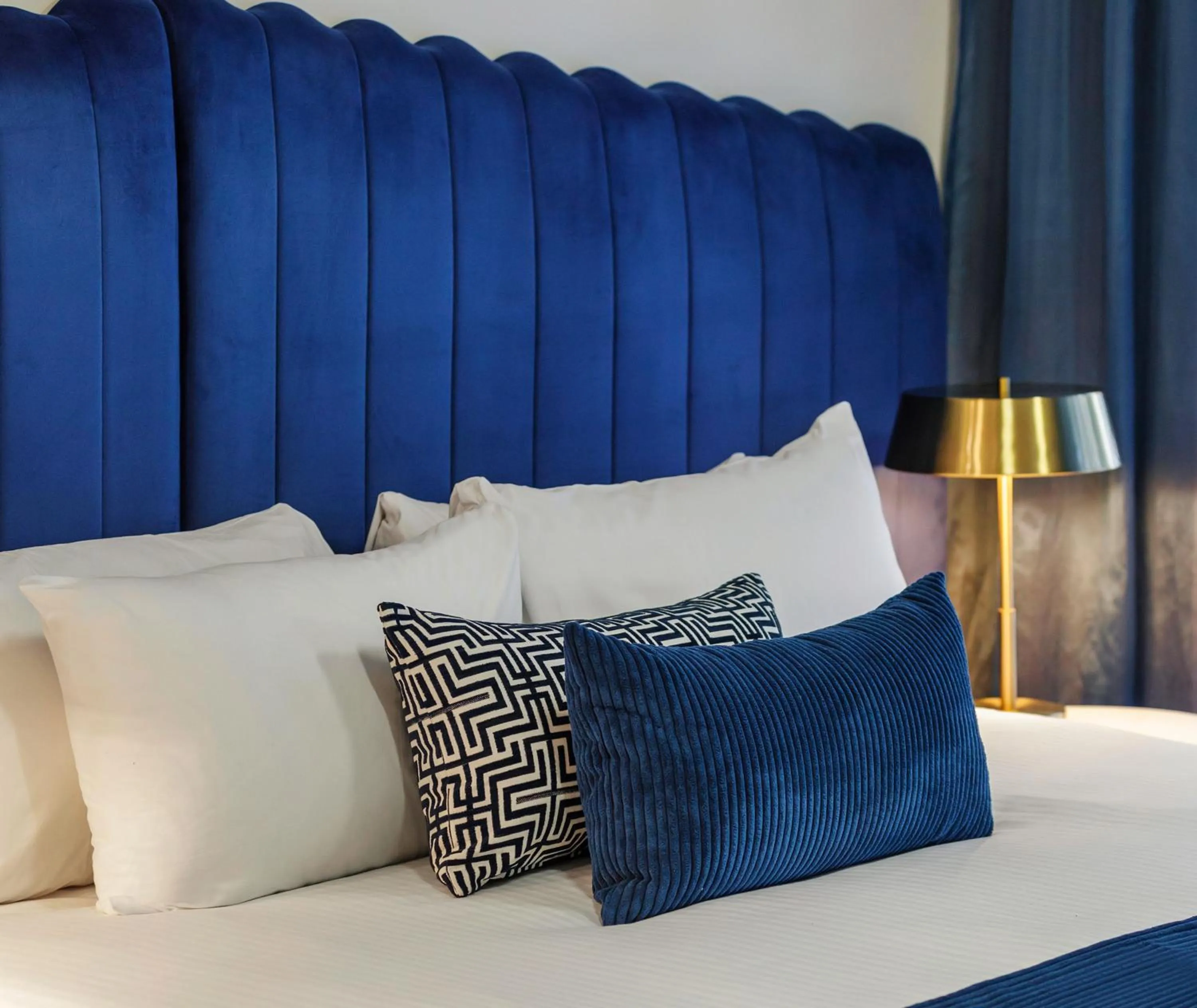 Bed in Oaks Melbourne St Kilda Road Hotel