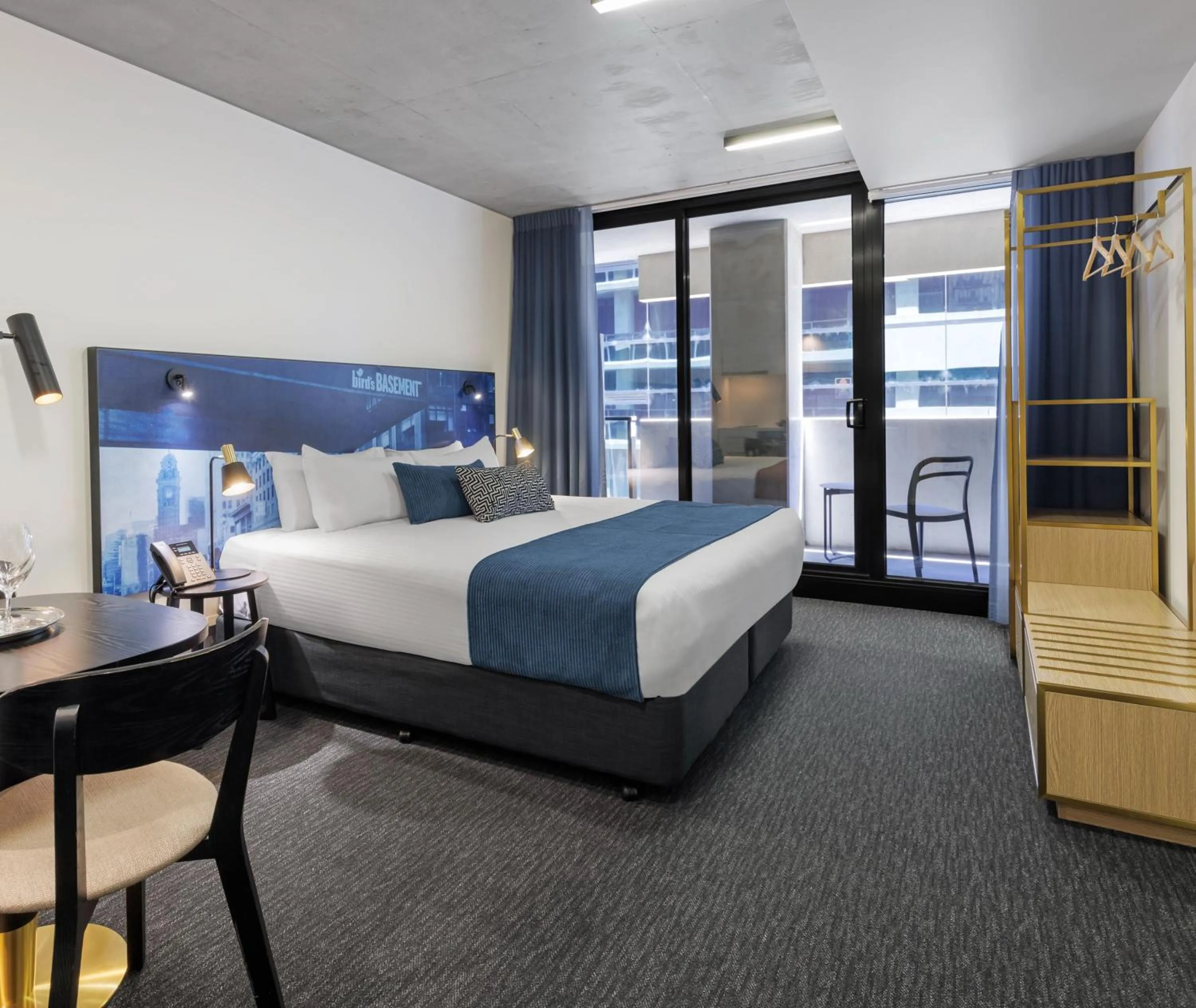 Bedroom, Bed in Oaks Melbourne St Kilda Road Hotel