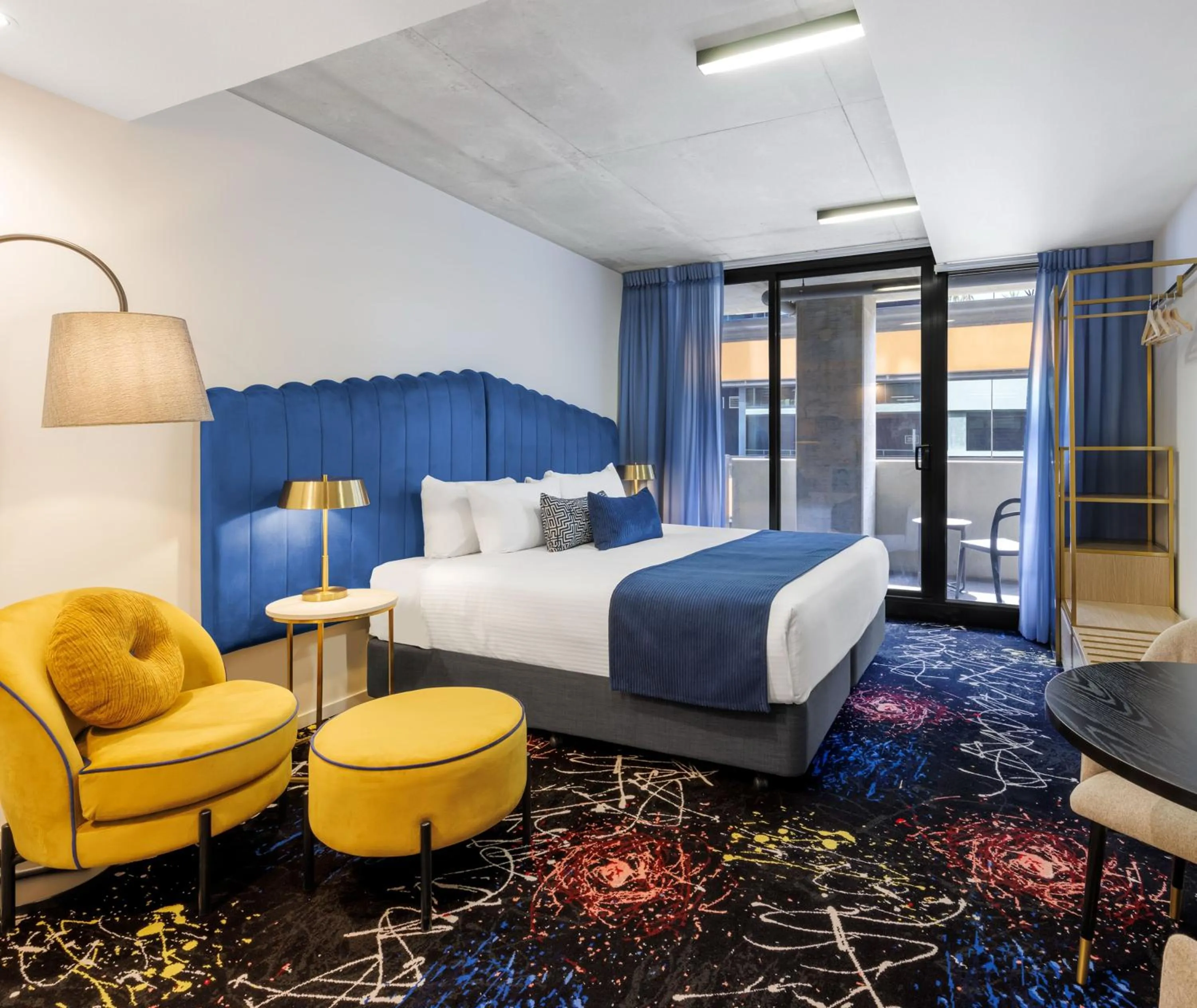 Bed in Oaks Melbourne St Kilda Road Hotel