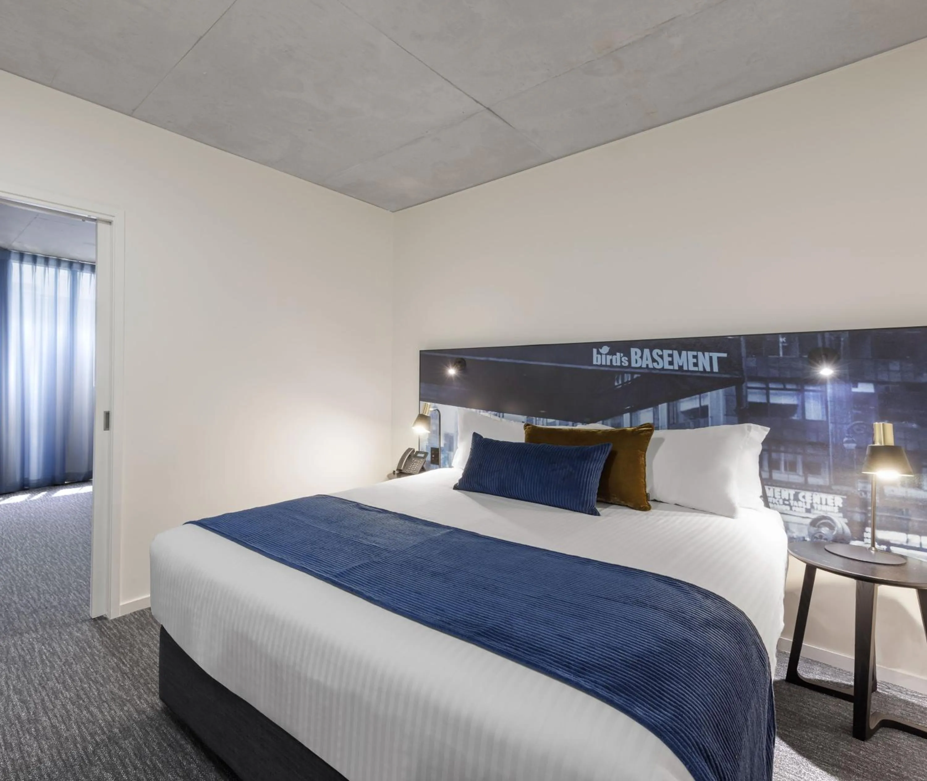 Bedroom, Bed in Oaks Melbourne St Kilda Road Hotel