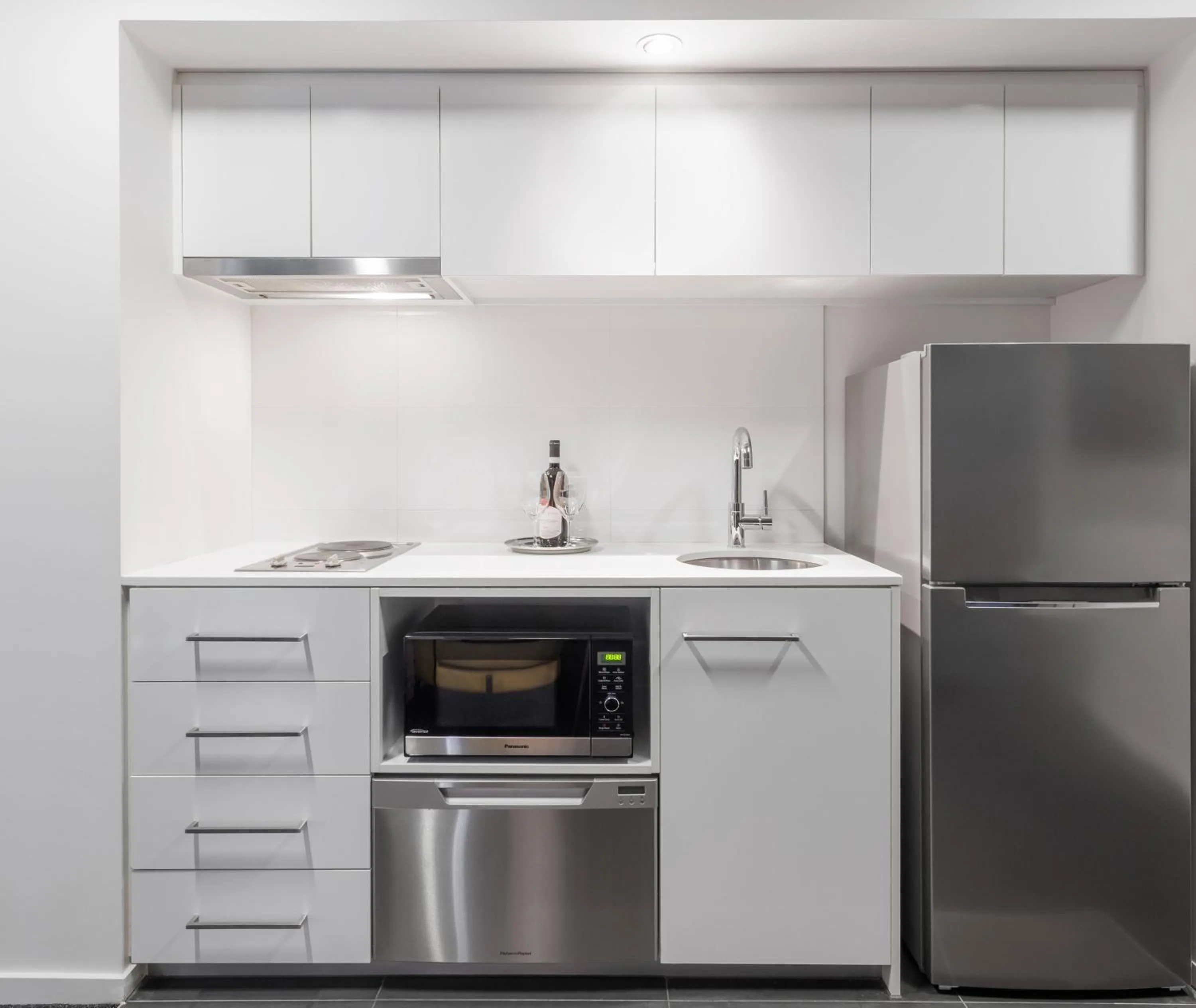 Kitchen or kitchenette in Oaks Melbourne St Kilda Road Hotel