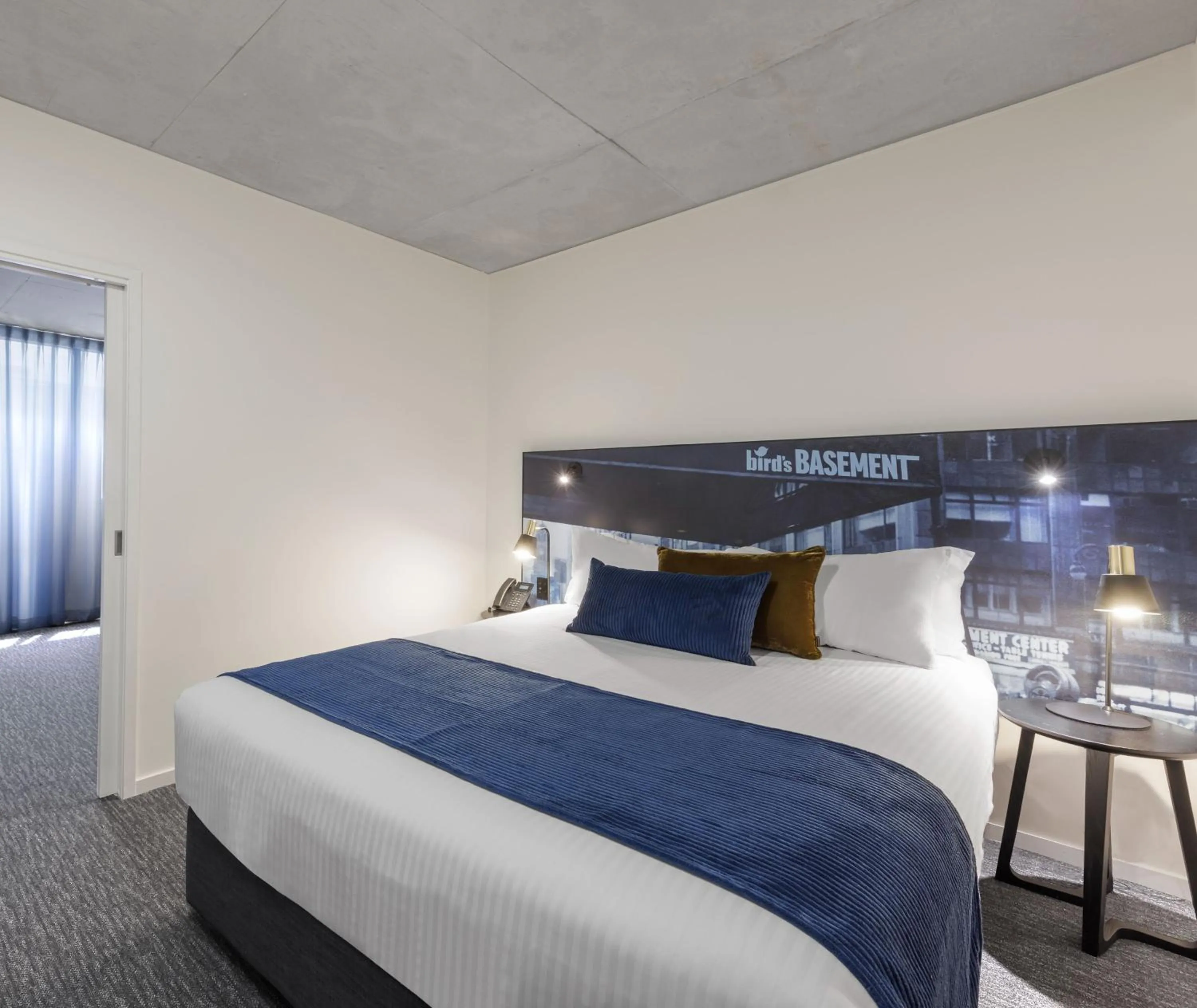 Bed in Oaks Melbourne St Kilda Road Hotel