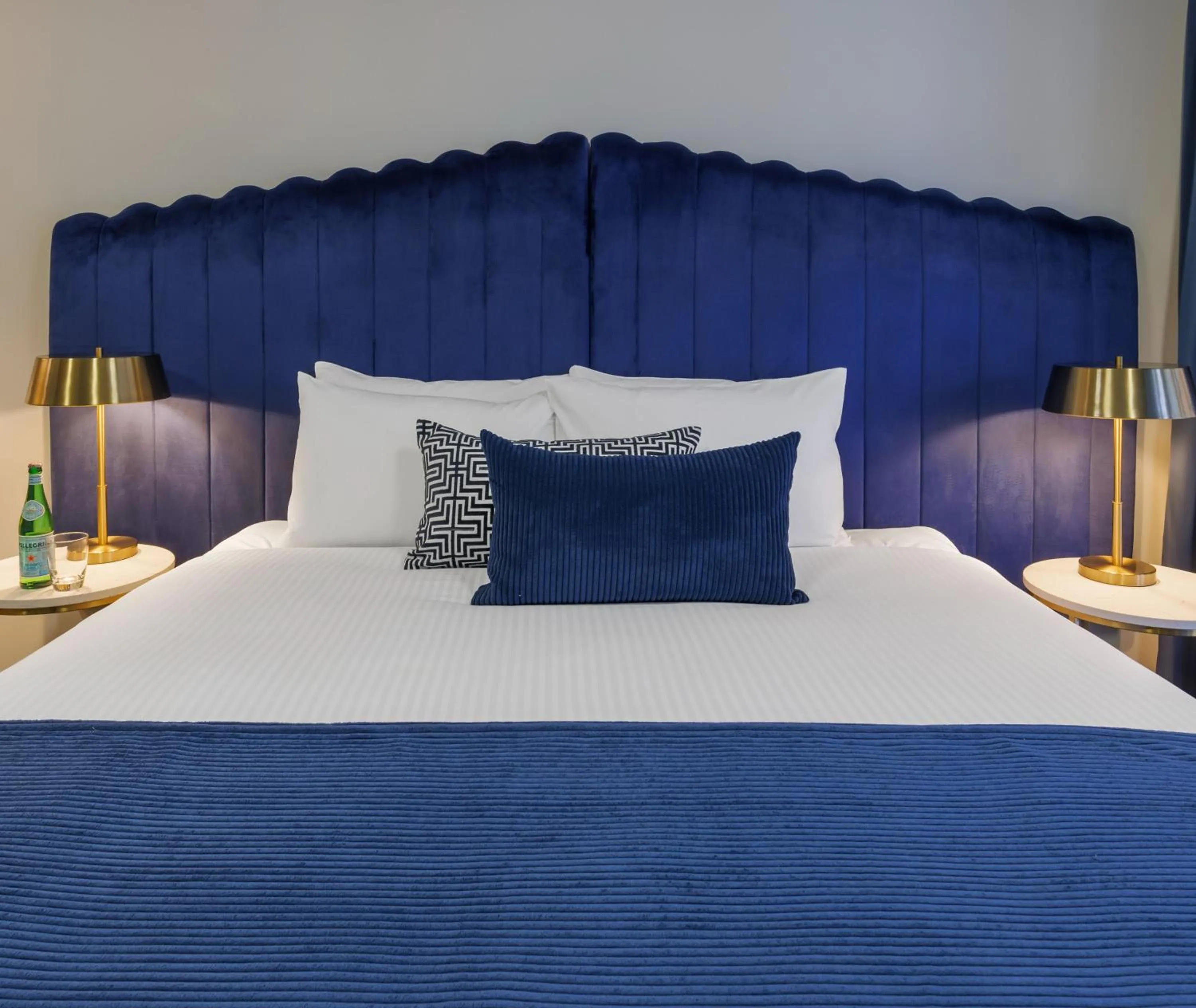 Bed in Oaks Melbourne St Kilda Road Hotel