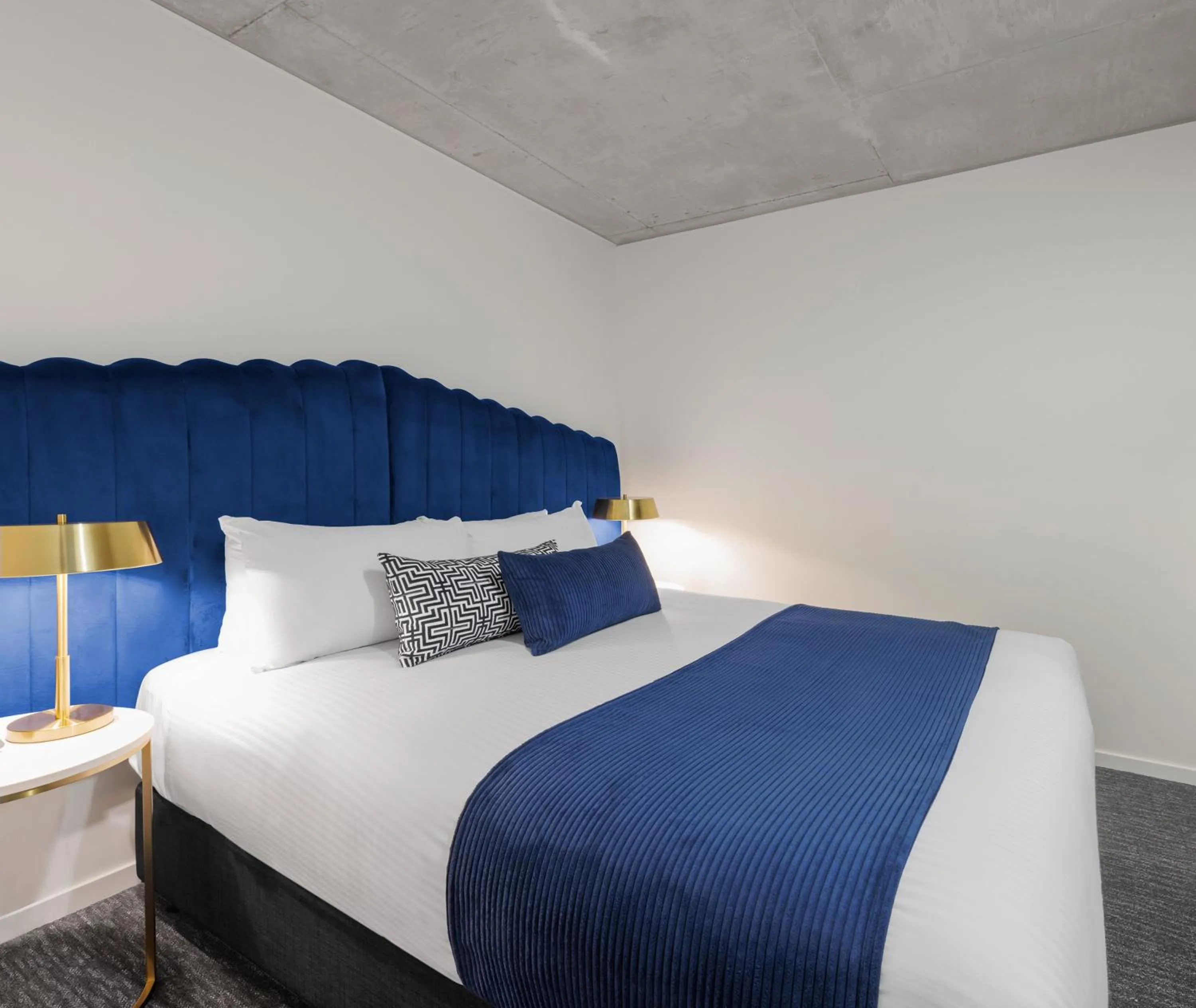 Bedroom, Bed in Oaks Melbourne St Kilda Road Hotel