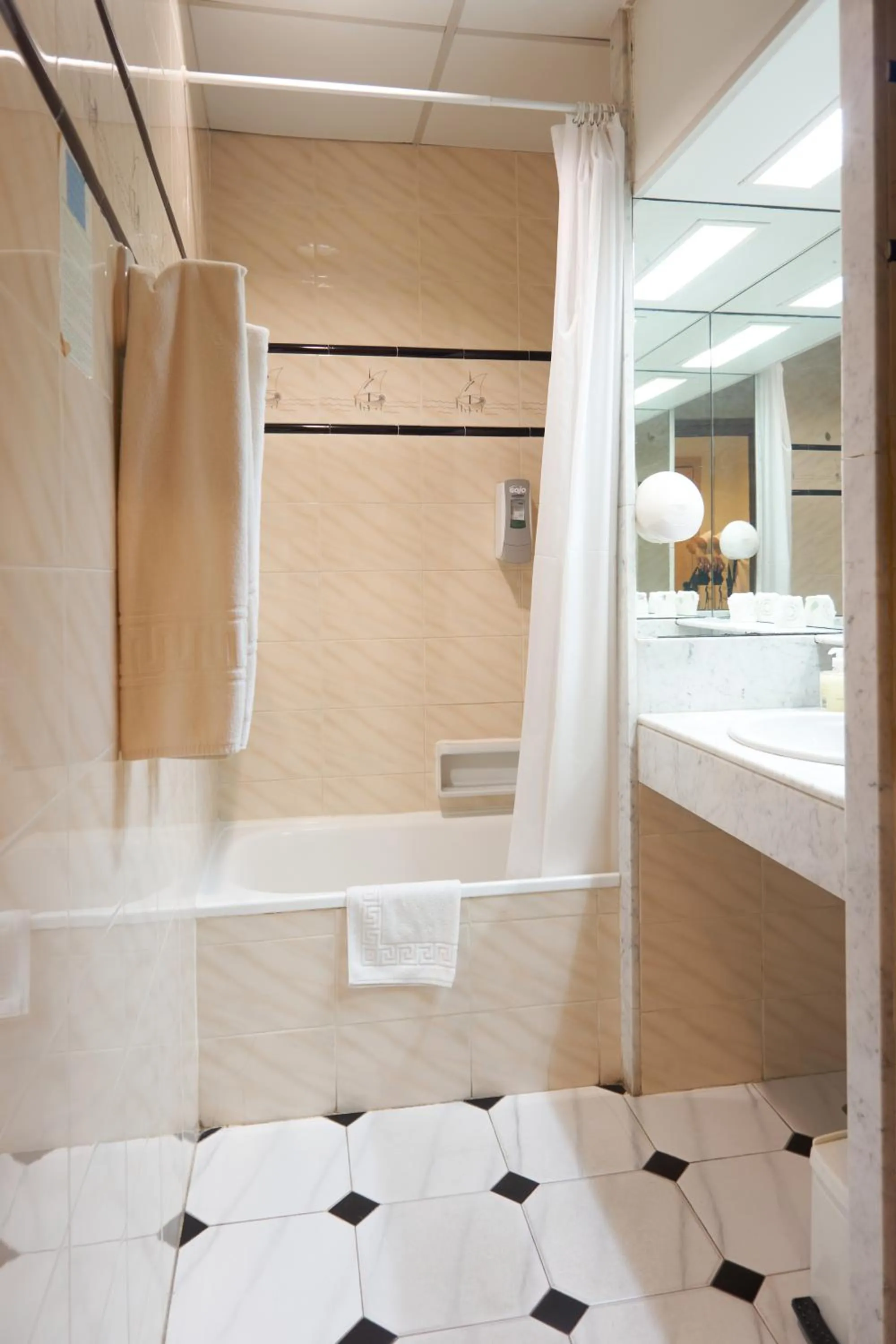 Bathroom in Nautilus Hotel