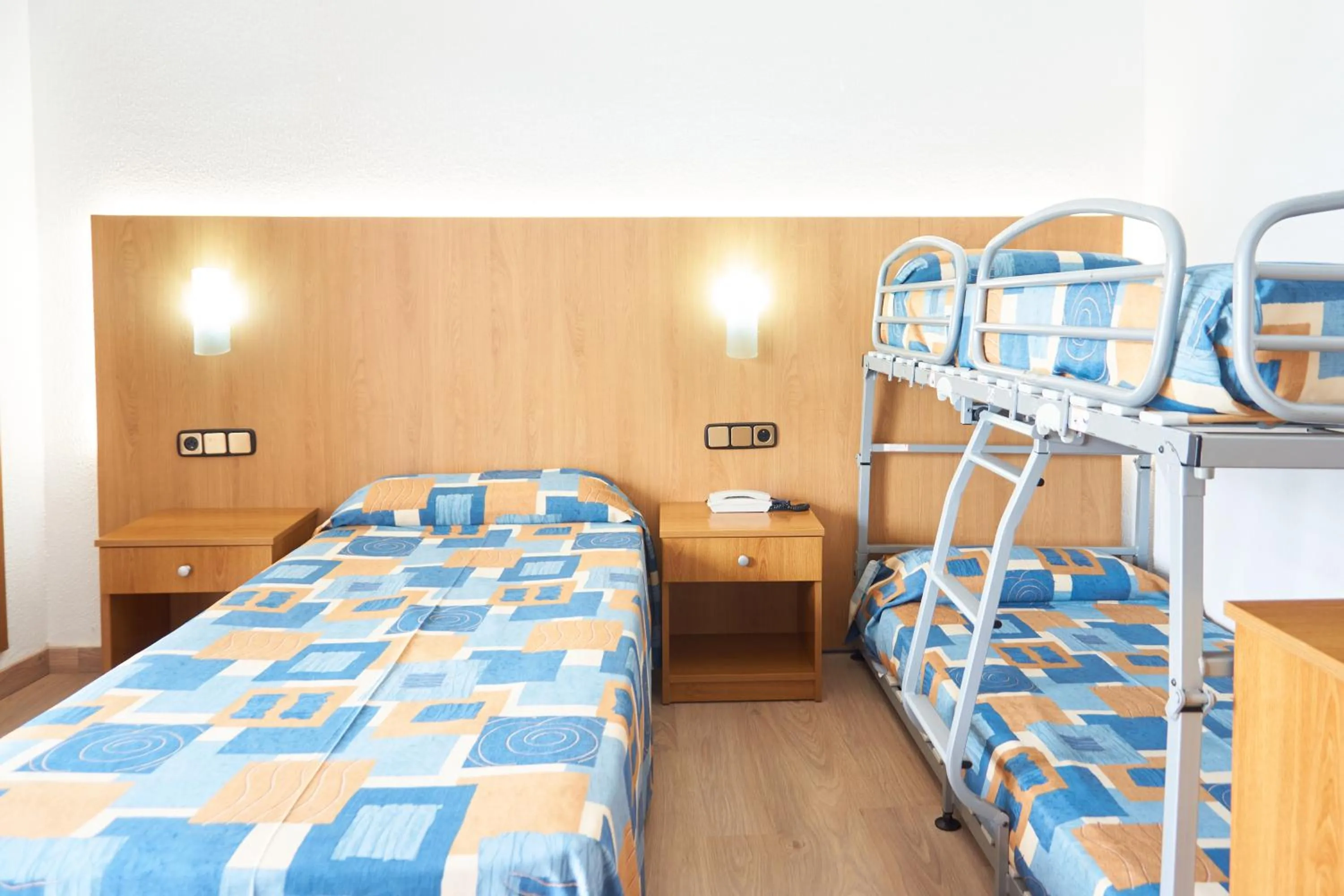 Bedroom, Bed in Nautilus Hotel