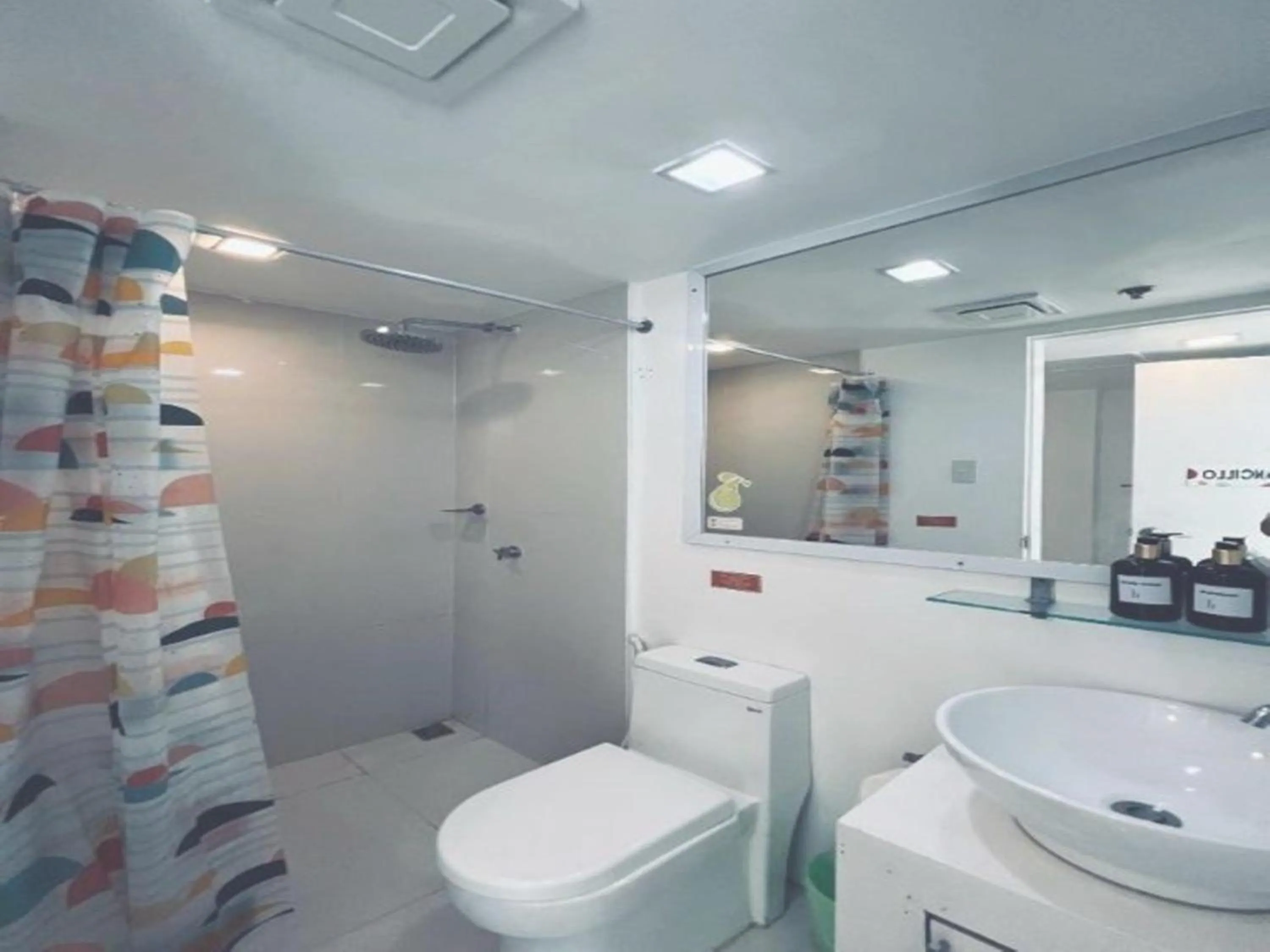 Shower in Wanderlust Bed and Breakfast Puerto Princesa