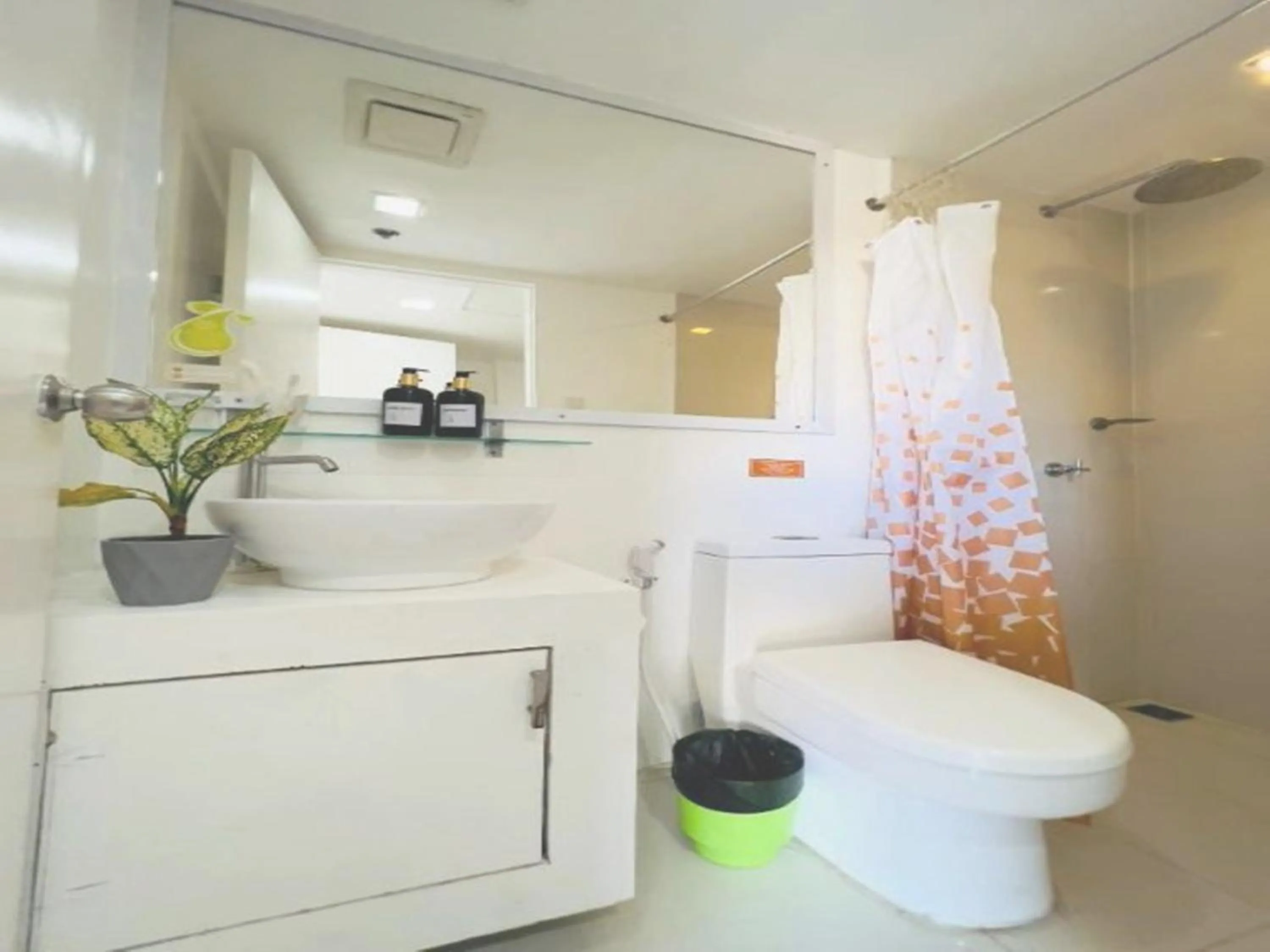 Shower in Wanderlust Bed and Breakfast Puerto Princesa