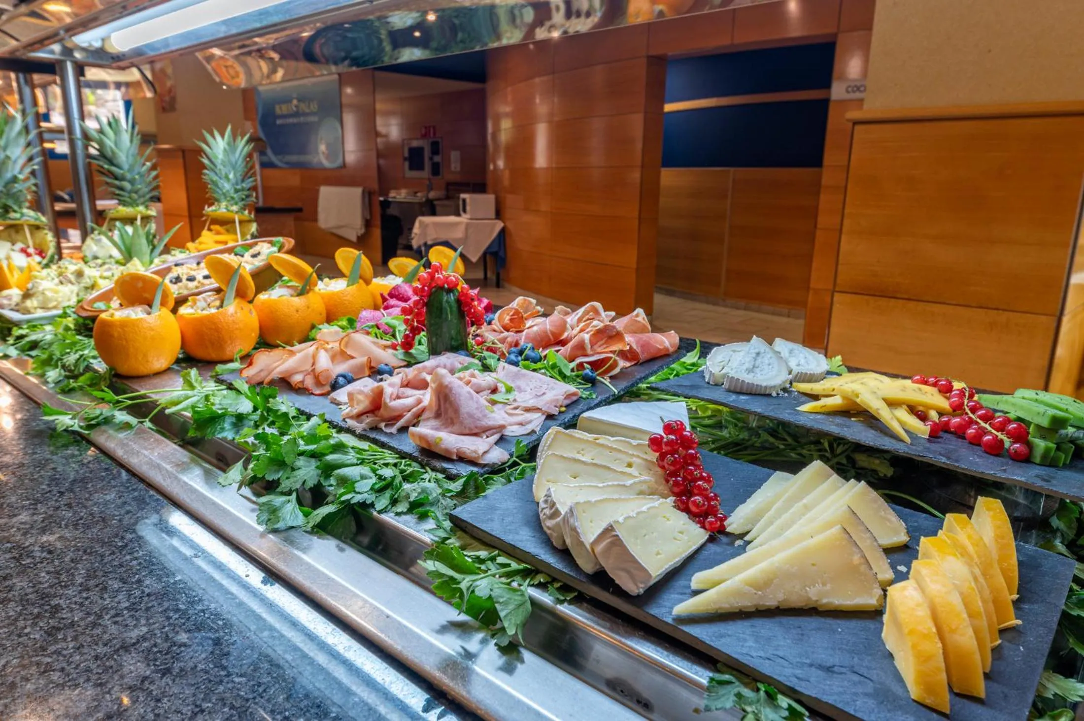 Buffet breakfast in Hotel Rober Palas