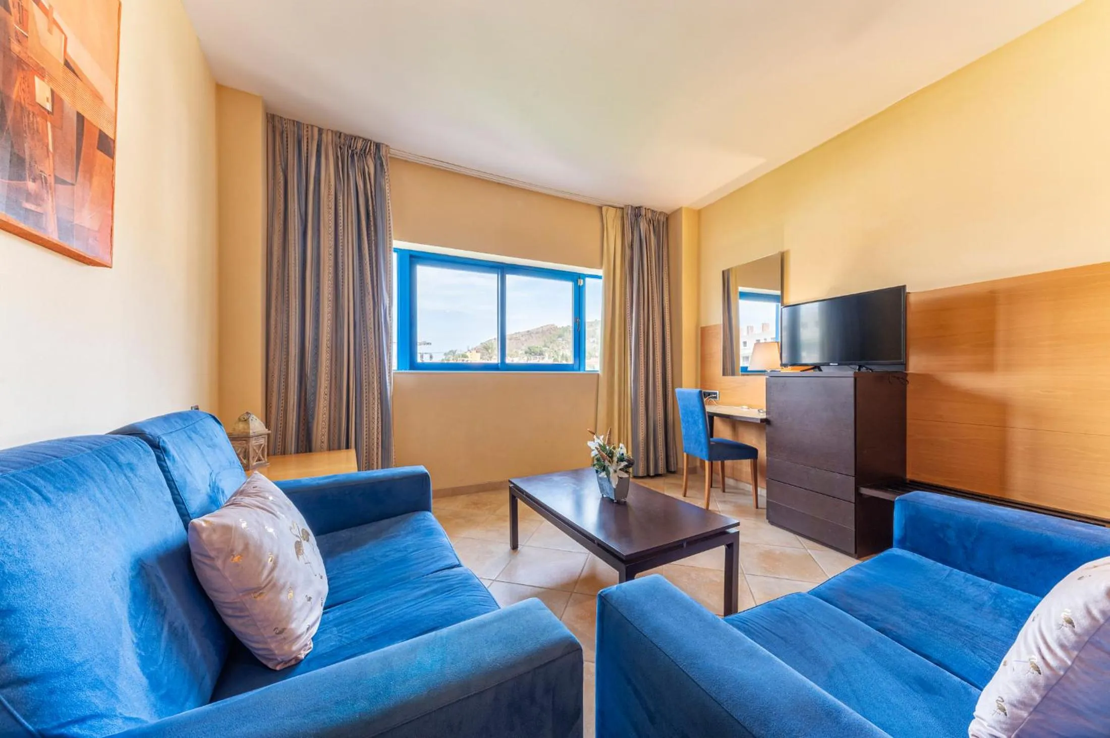 Communal lounge/ TV room in Hotel Rober Palas