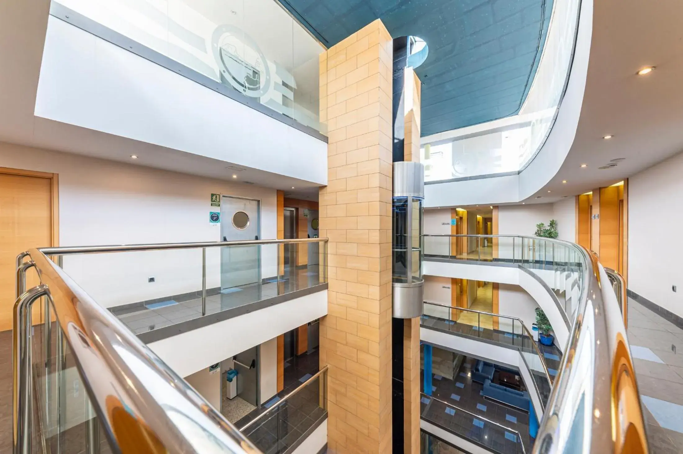 Property building in Hotel Rober Palas Property building in Hotel Rober Palas