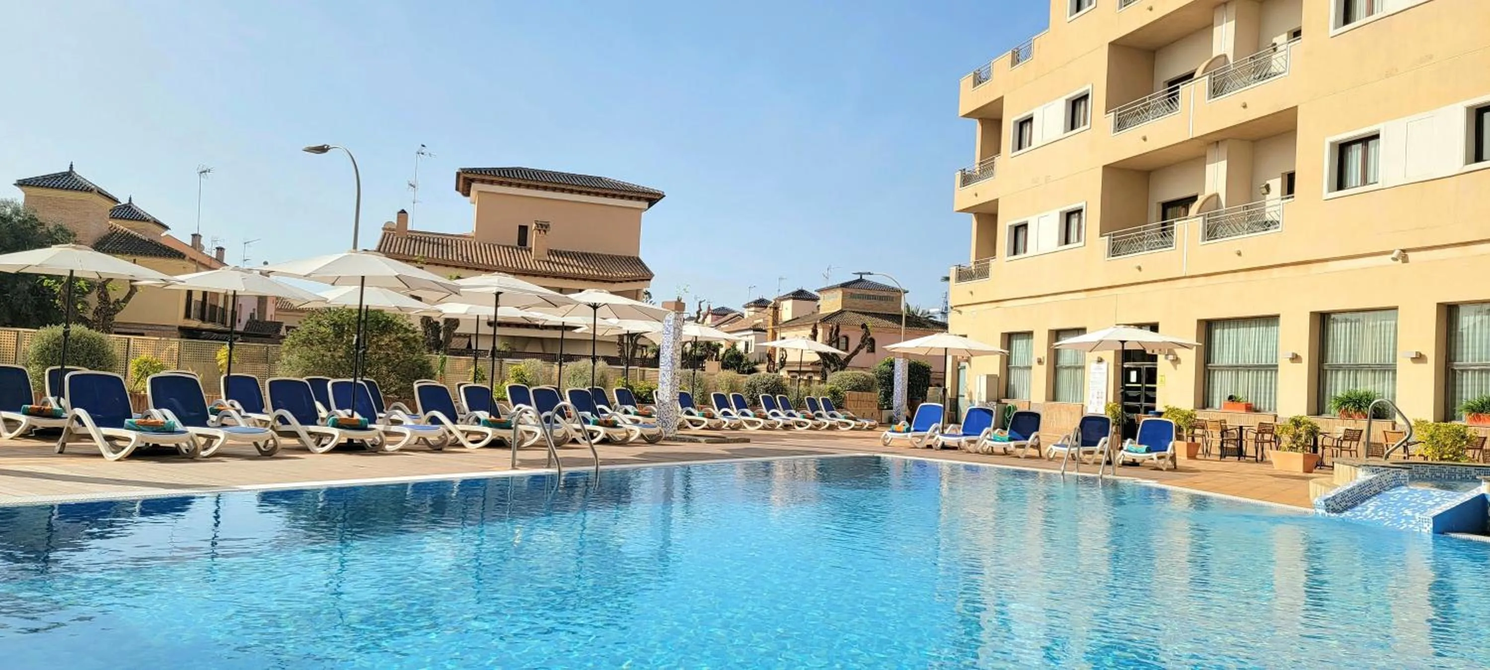 Pool view in Hotel Monarque Costa Narejos