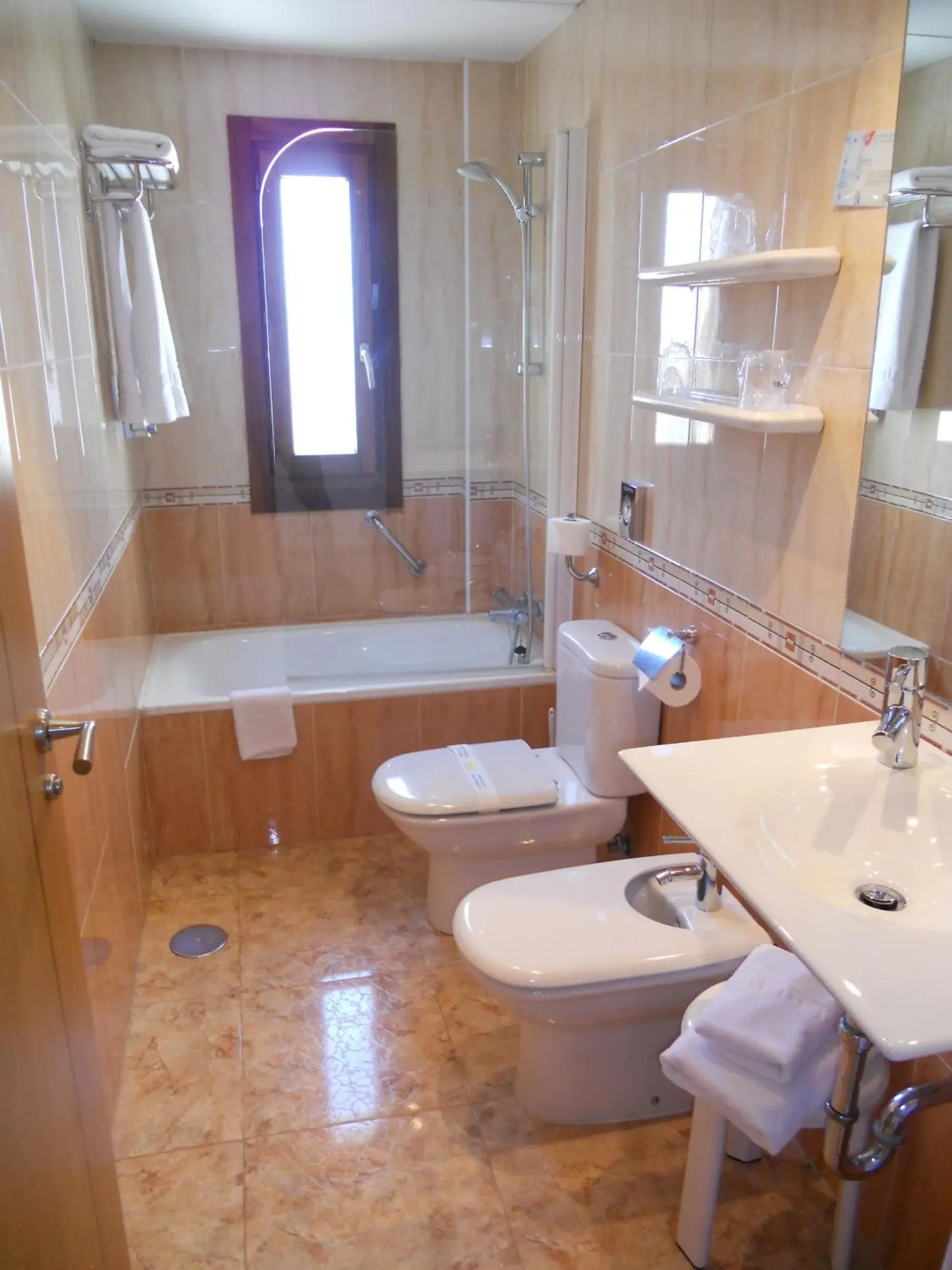 Bathroom in Hotel Monarque Costa Narejos Bathroom in Hotel Monarque Costa Narejos