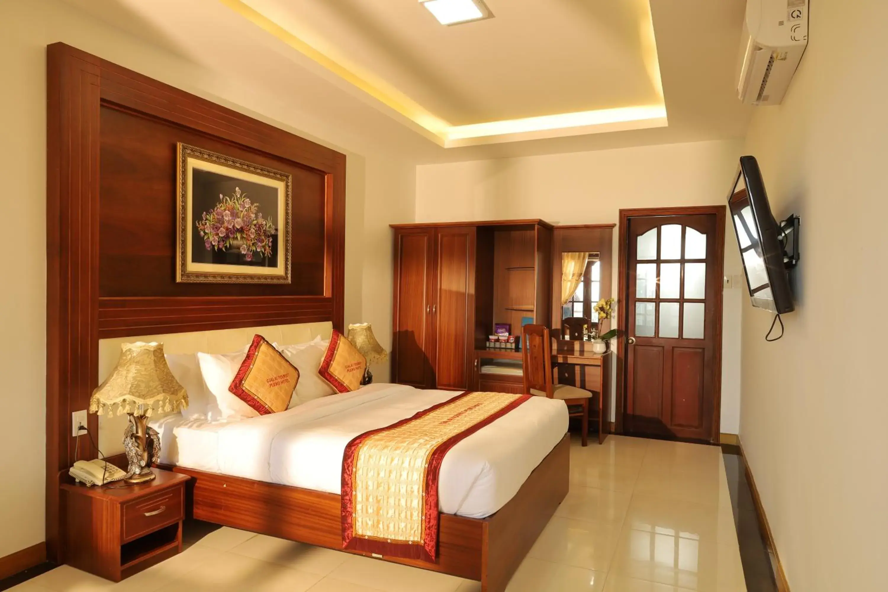 Deluxe Double Room in Pleiku Hotel by Gia Lai Tourist Deluxe Double Room in Pleiku Hotel by Gia Lai Tourist