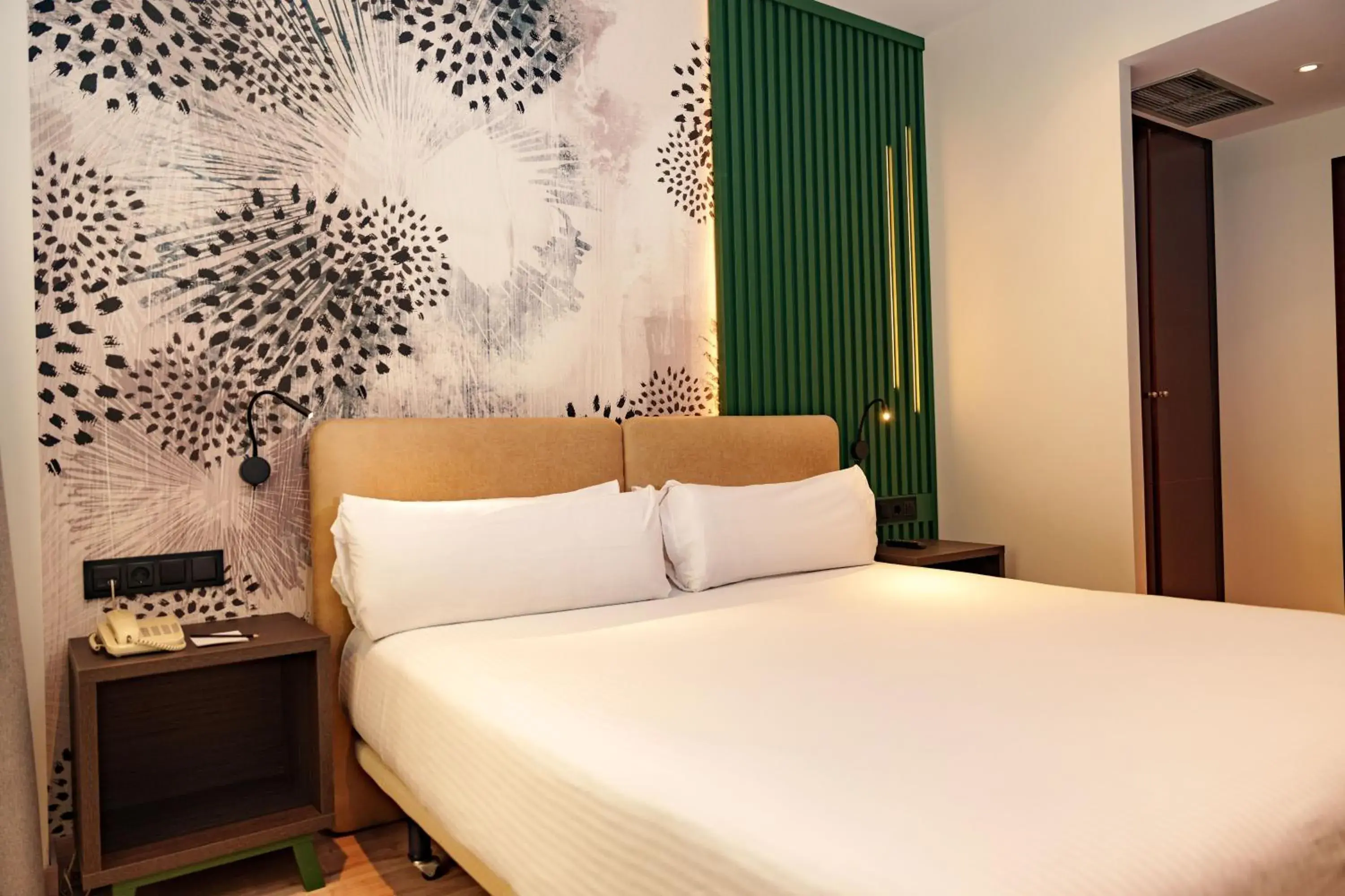 Photo of the whole room, Bed in Sercotel Princesa De Eboli Photo of the whole room, Bed in Sercotel Princesa De Eboli