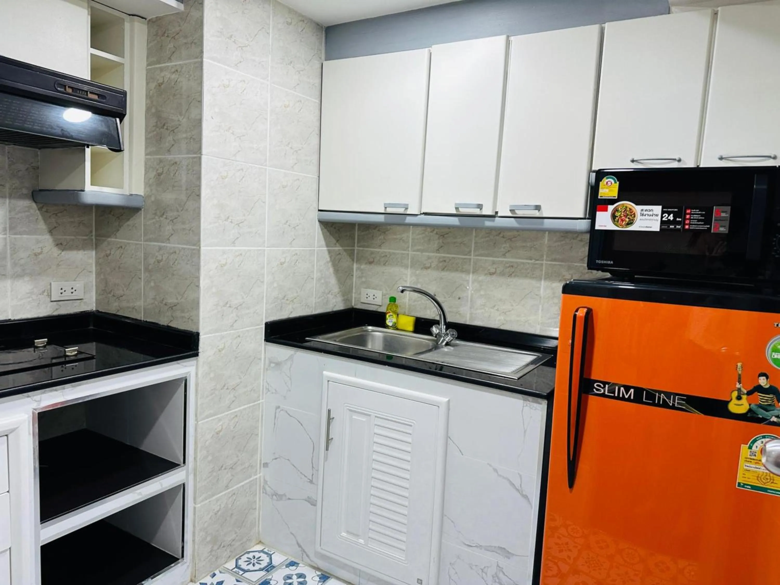 Kitchen or kitchenette in Omni Tower Direct Rooms - Apartments, Sukhumvit Soi 4