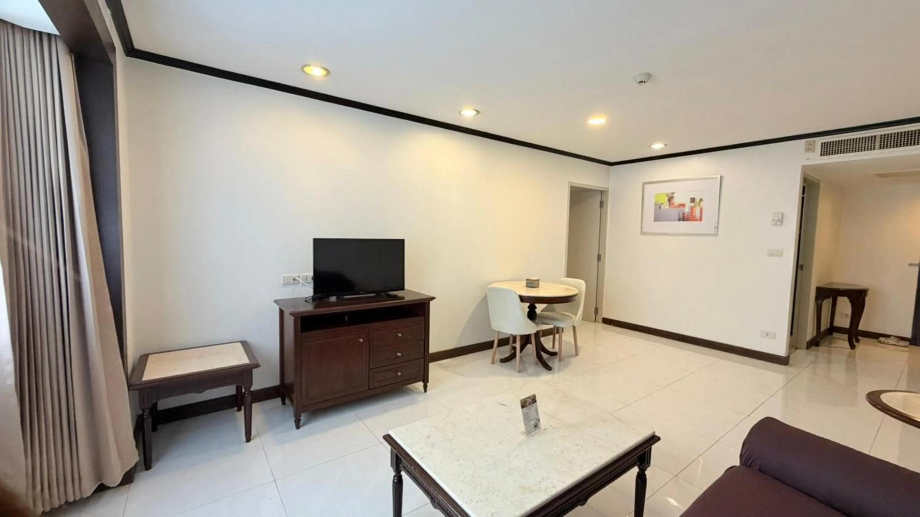 Living room in Omni Tower Direct Rooms - Apartments, Sukhumvit Soi 4