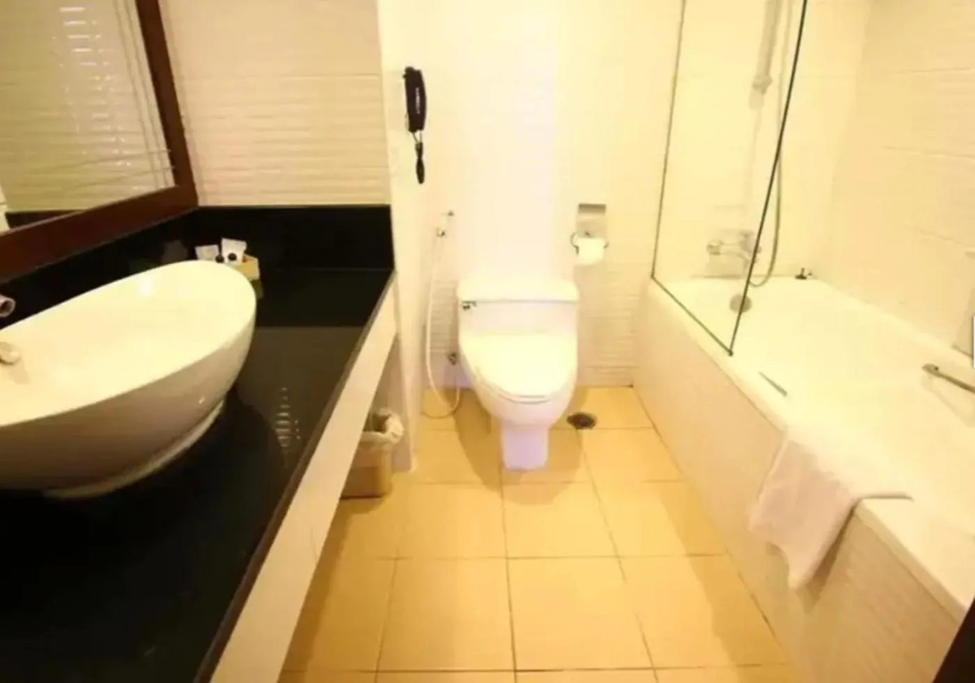Shower in Omni Tower Direct Rooms - Apartments, Sukhumvit Soi 4