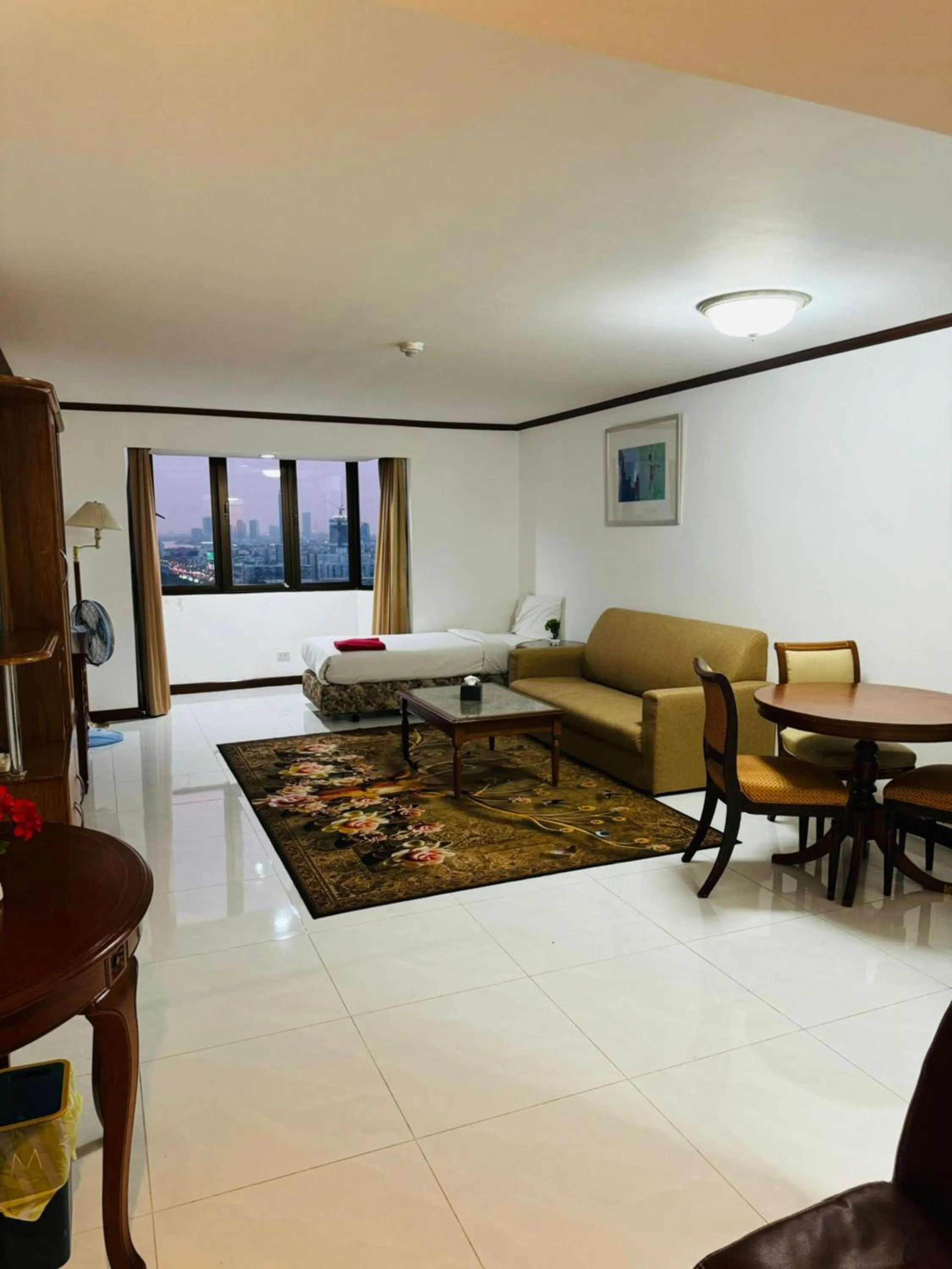 Living room in Omni Tower Direct Rooms - Apartments, Sukhumvit Soi 4