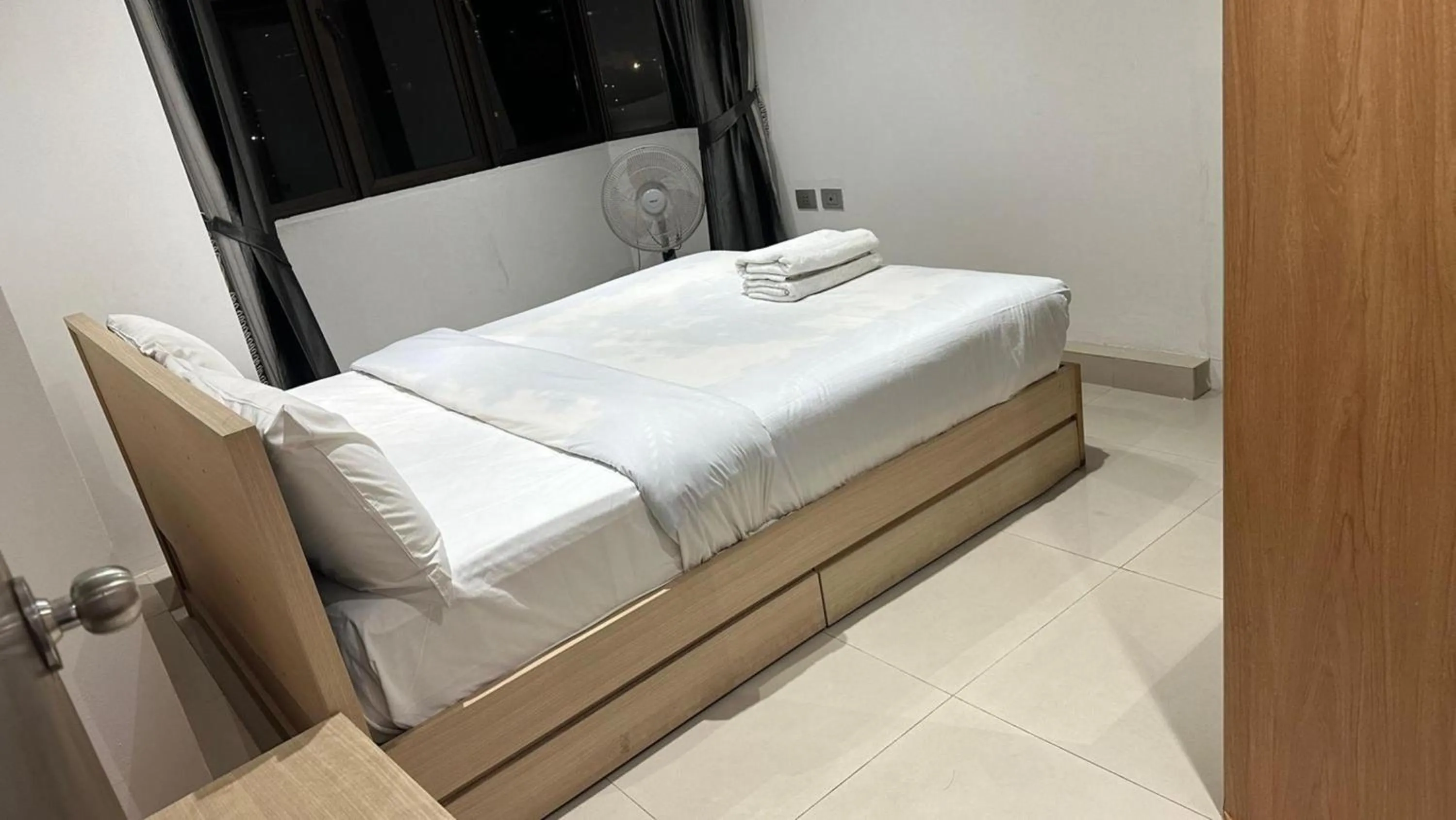 Bedroom, Bed in Omni Tower Direct Rooms - Apartments, Sukhumvit Soi 4