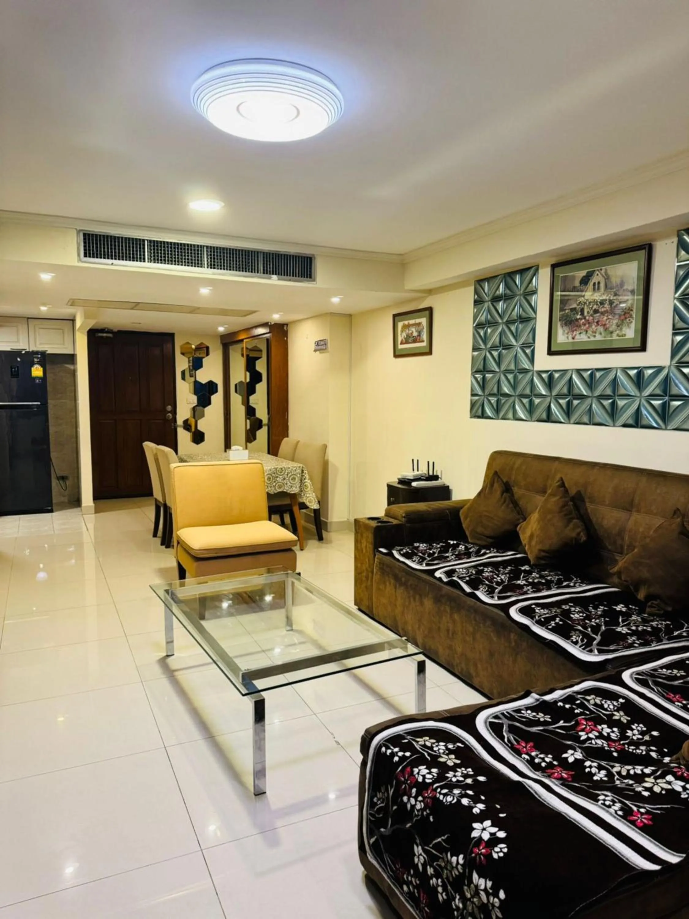Living room in Omni Tower Direct Rooms - Apartments, Sukhumvit Soi 4