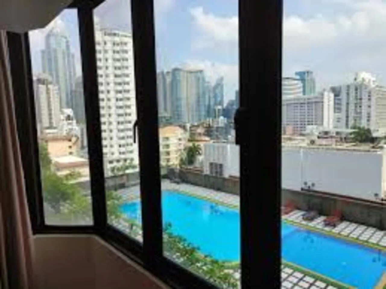 Pool view in Omni Tower Direct Rooms - Apartments, Sukhumvit Soi 4