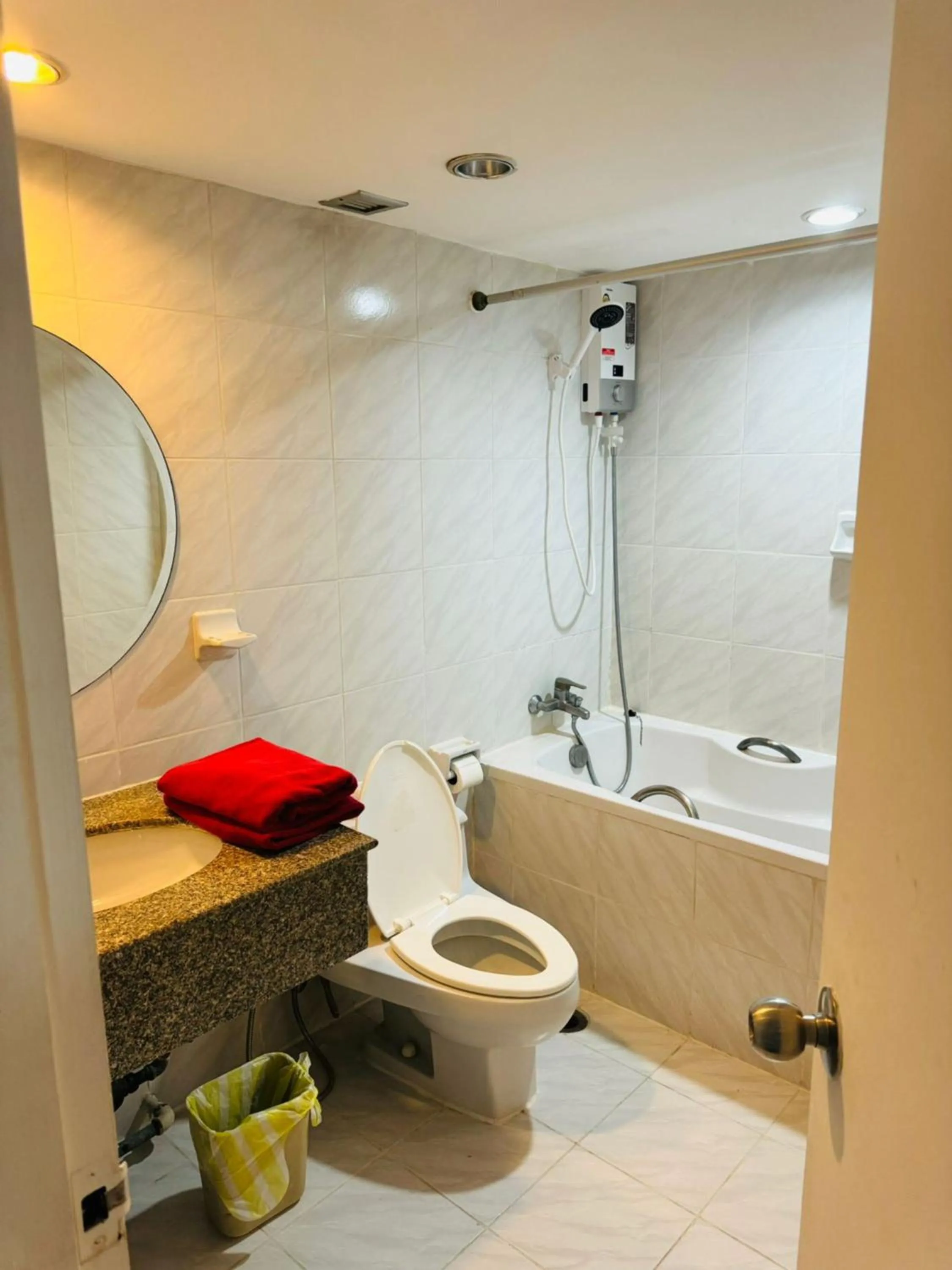 Bathroom in Omni Tower Direct Rooms - Apartments, Sukhumvit Soi 4