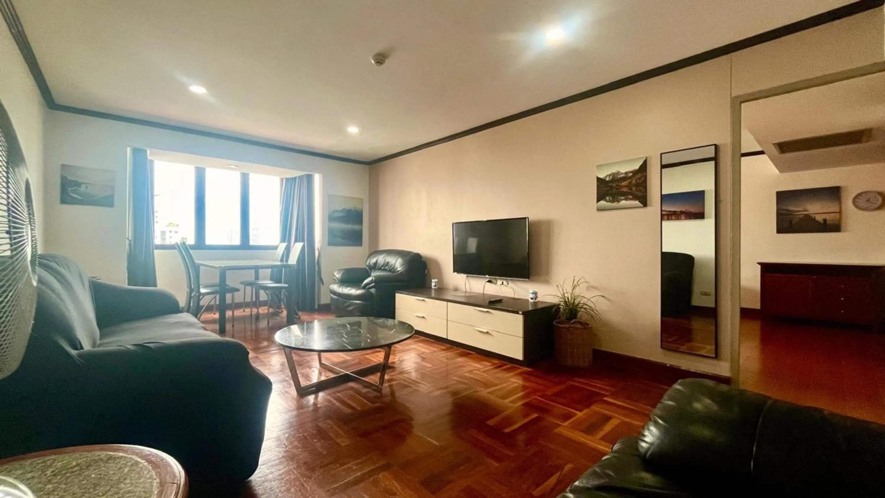 Living room in Omni Tower Direct Rooms - Apartments, Sukhumvit Soi 4