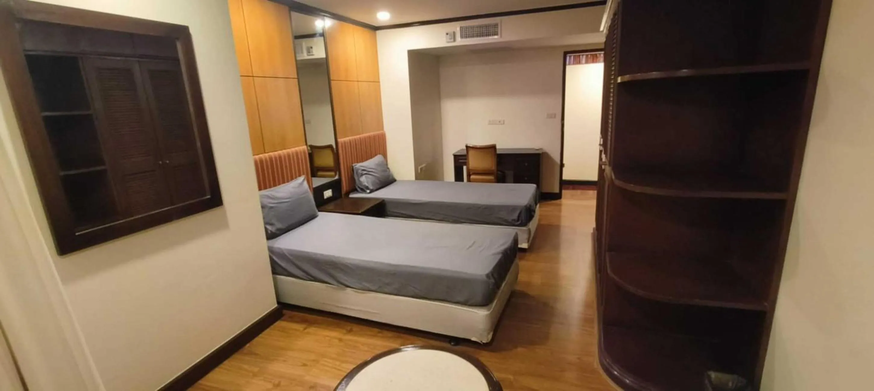 Photo of the whole room, Bed in Omni Tower Direct Rooms - Apartments, Sukhumvit Soi 4