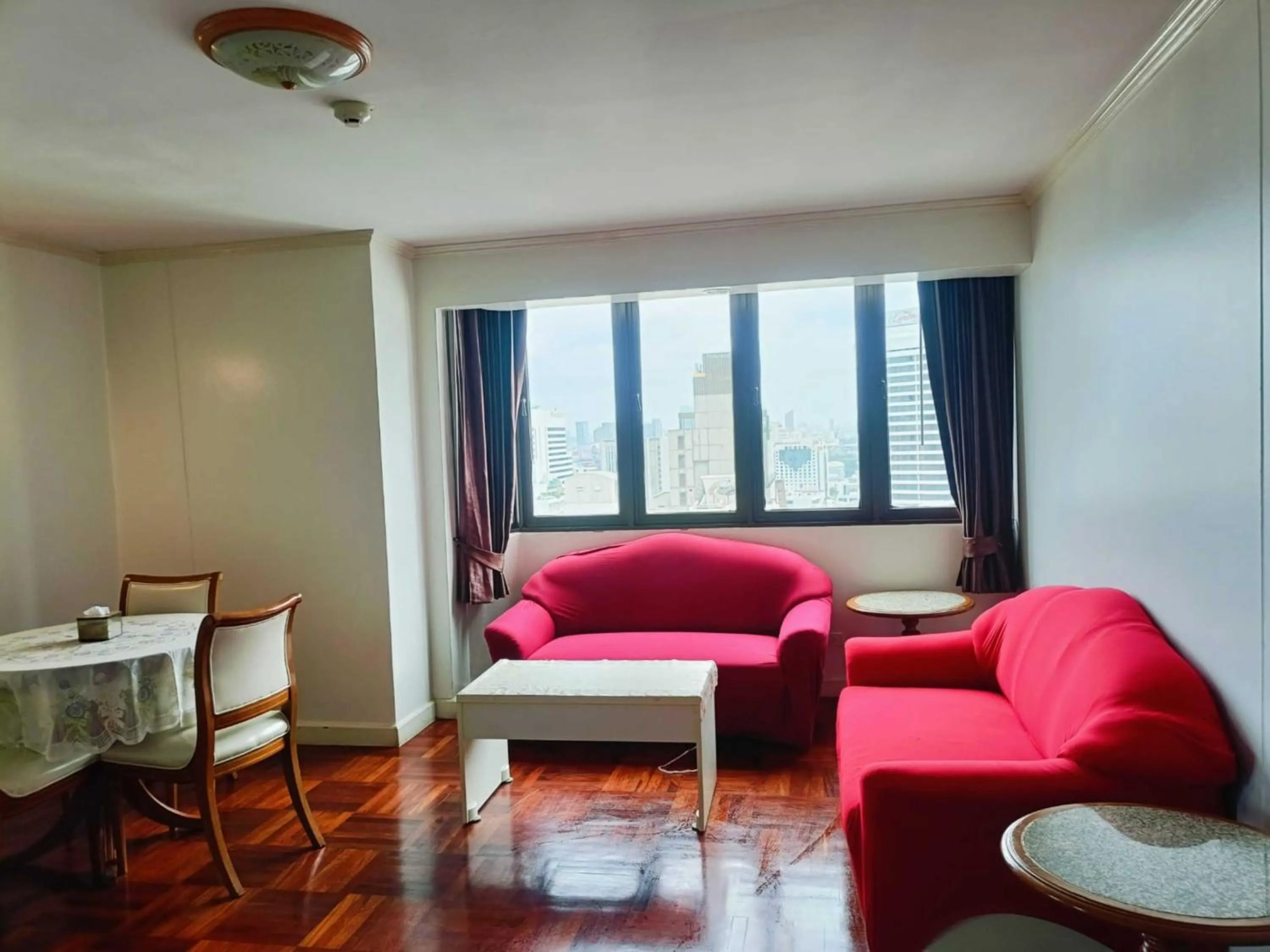 Living room in Omni Tower Direct Rooms - Apartments, Sukhumvit Soi 4
