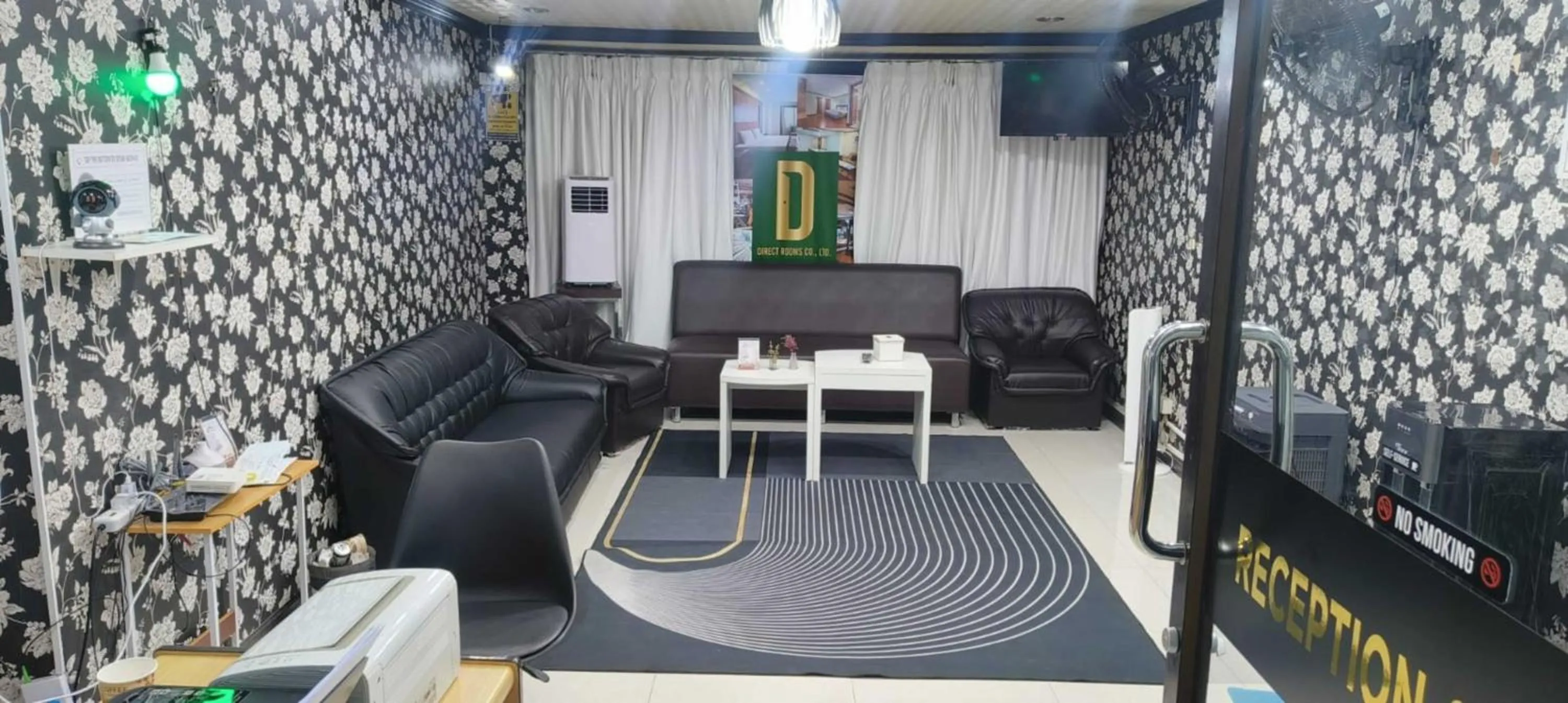 Communal lounge/ TV room in Omni Tower Direct Rooms - Apartments, Sukhumvit Soi 4