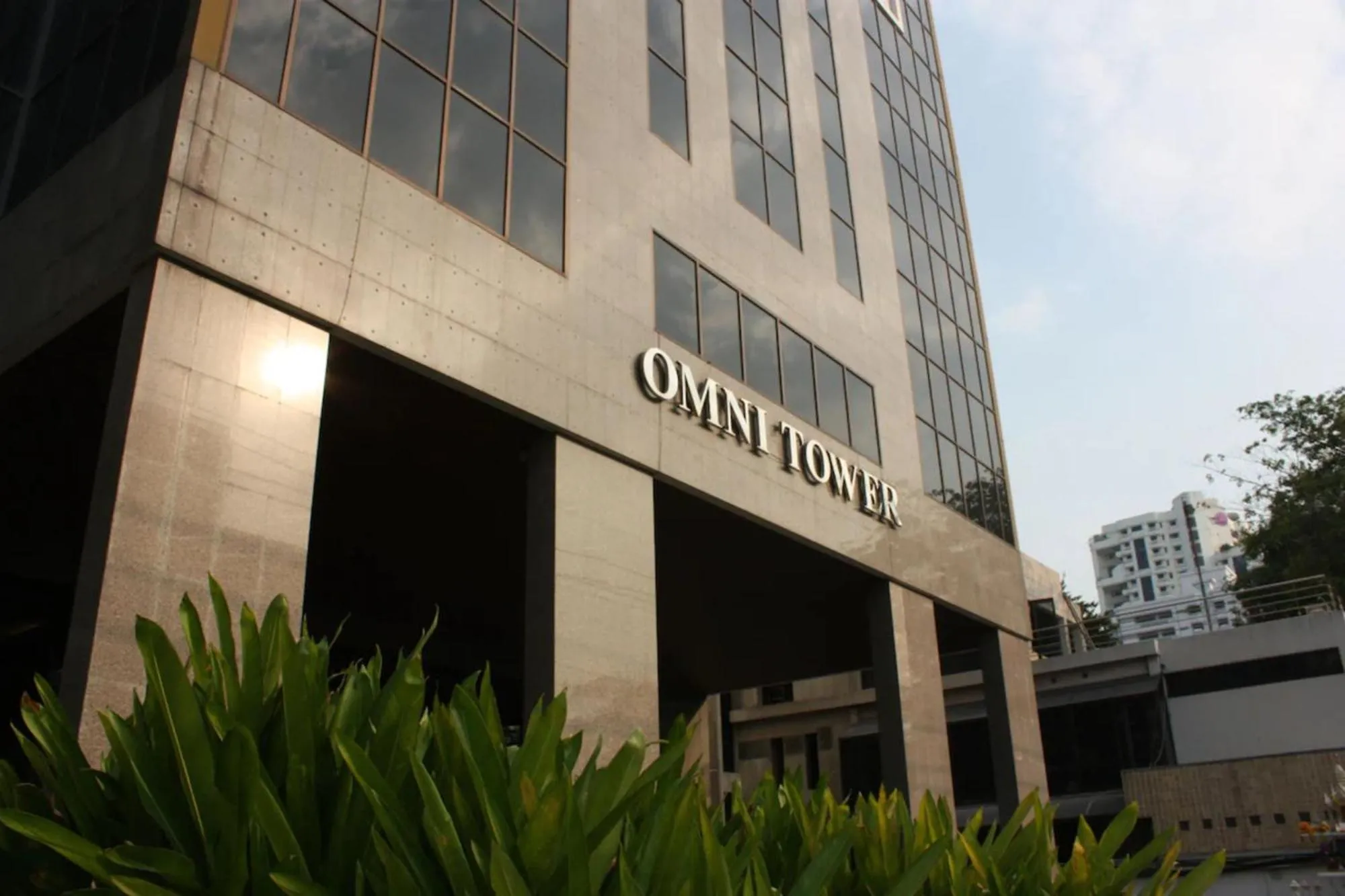 Property building in Omni Tower Direct Rooms - Apartments, Sukhumvit Soi 4
