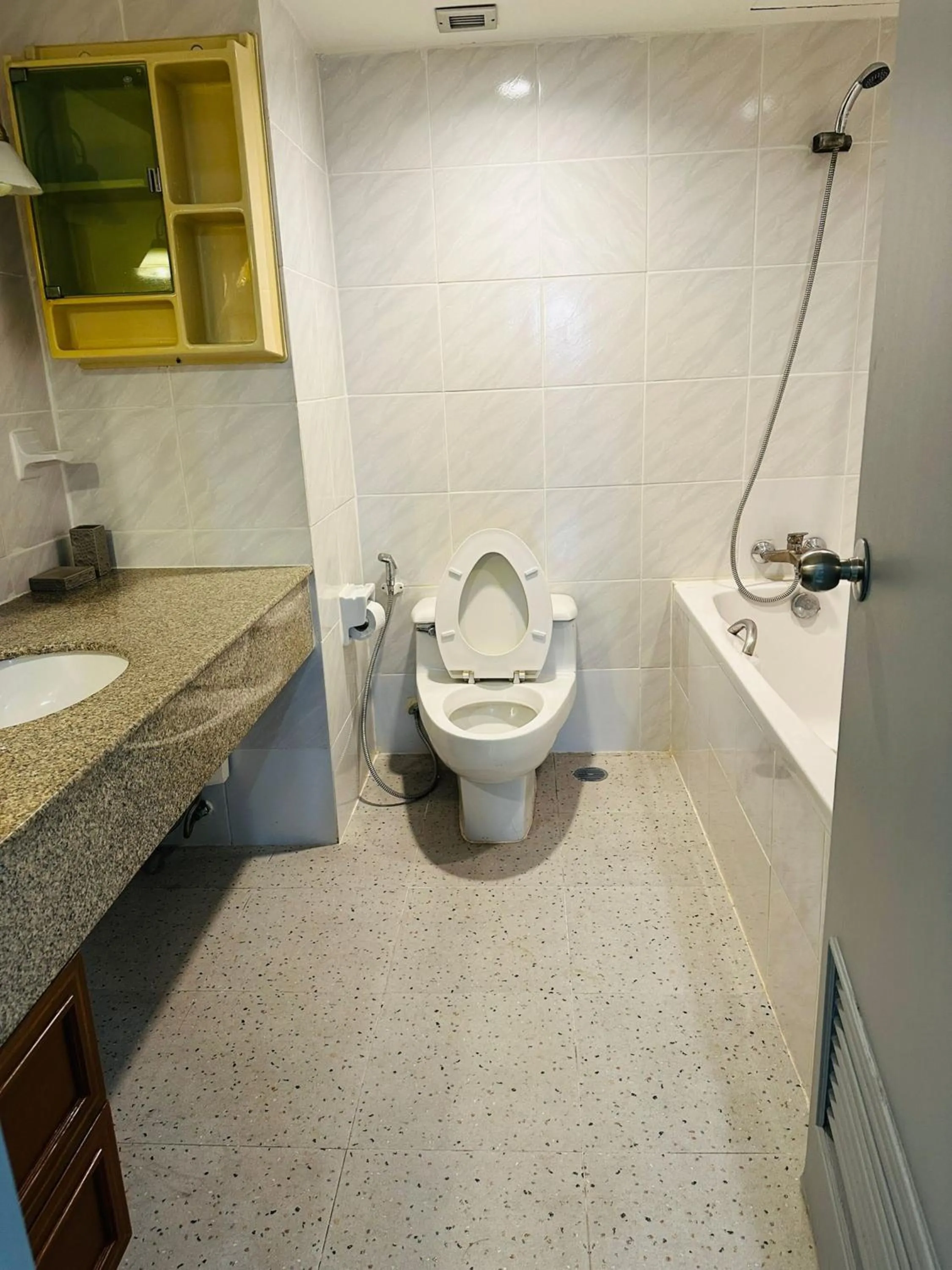 Bathroom in Omni Tower Direct Rooms - Apartments, Sukhumvit Soi 4