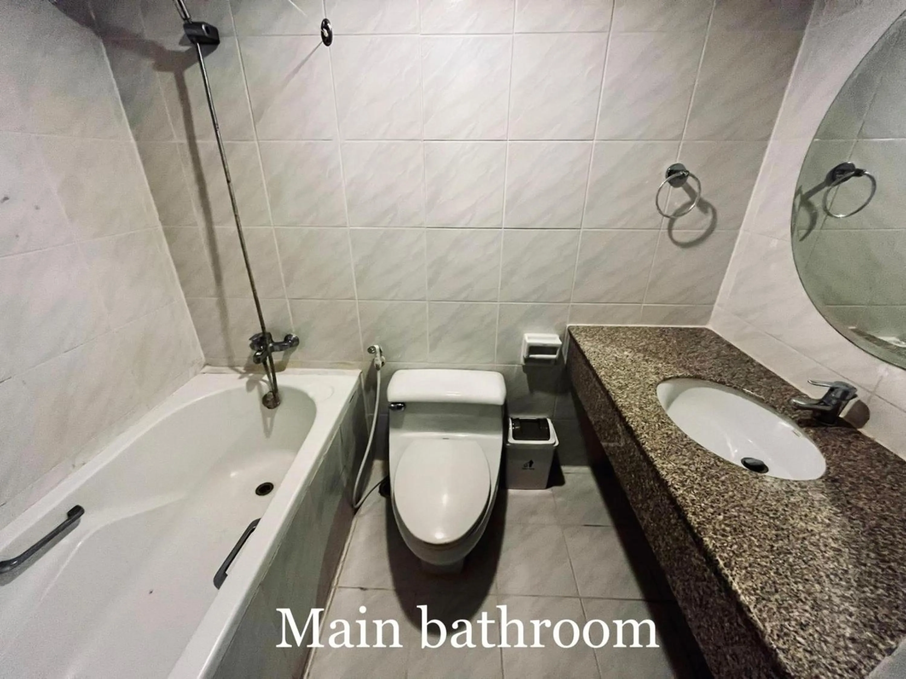 Toilet in Omni Tower Direct Rooms - Apartments, Sukhumvit Soi 4