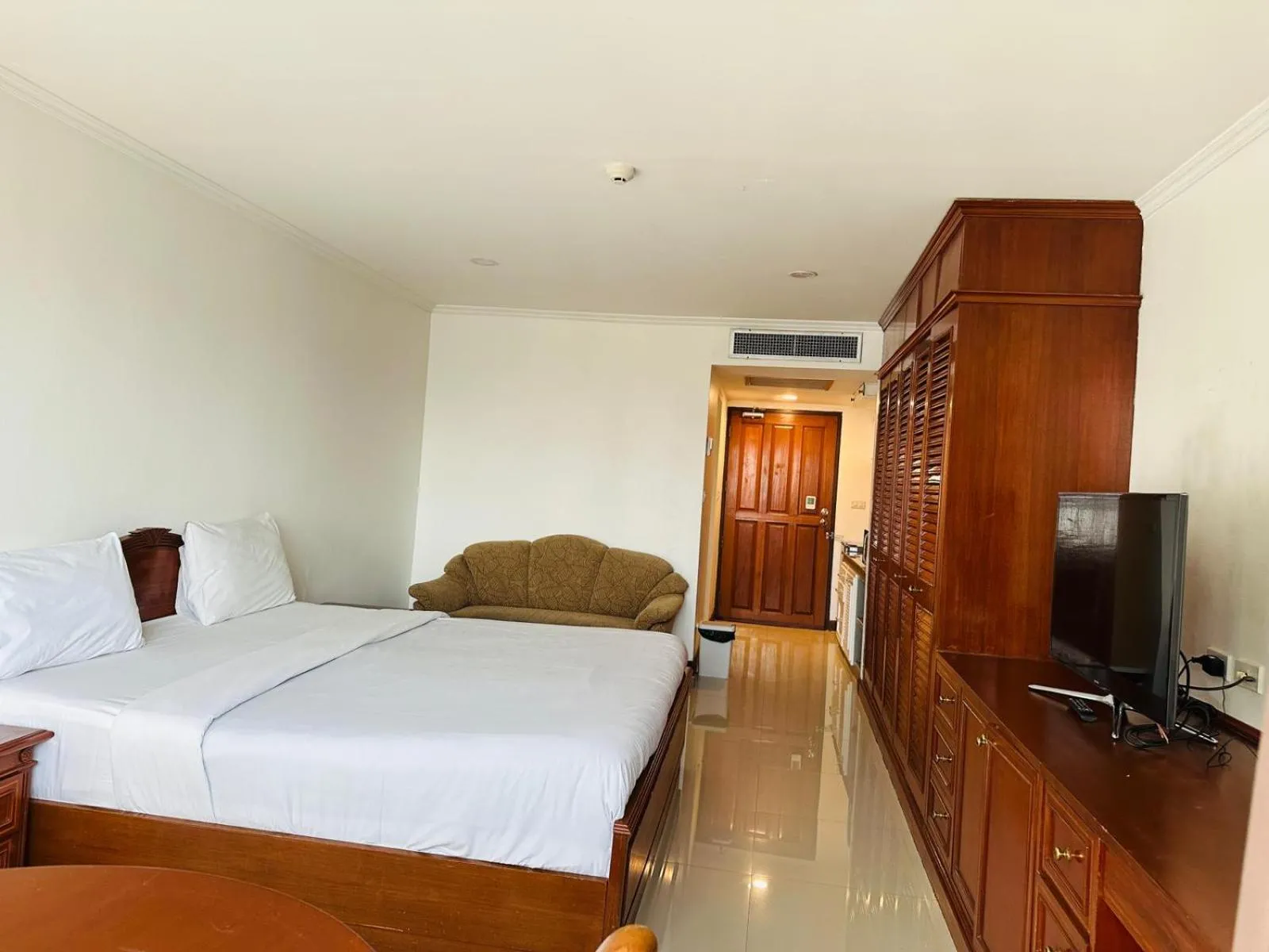 Bedroom, Bed in Omni Tower Direct Rooms - Apartments, Sukhumvit Soi 4