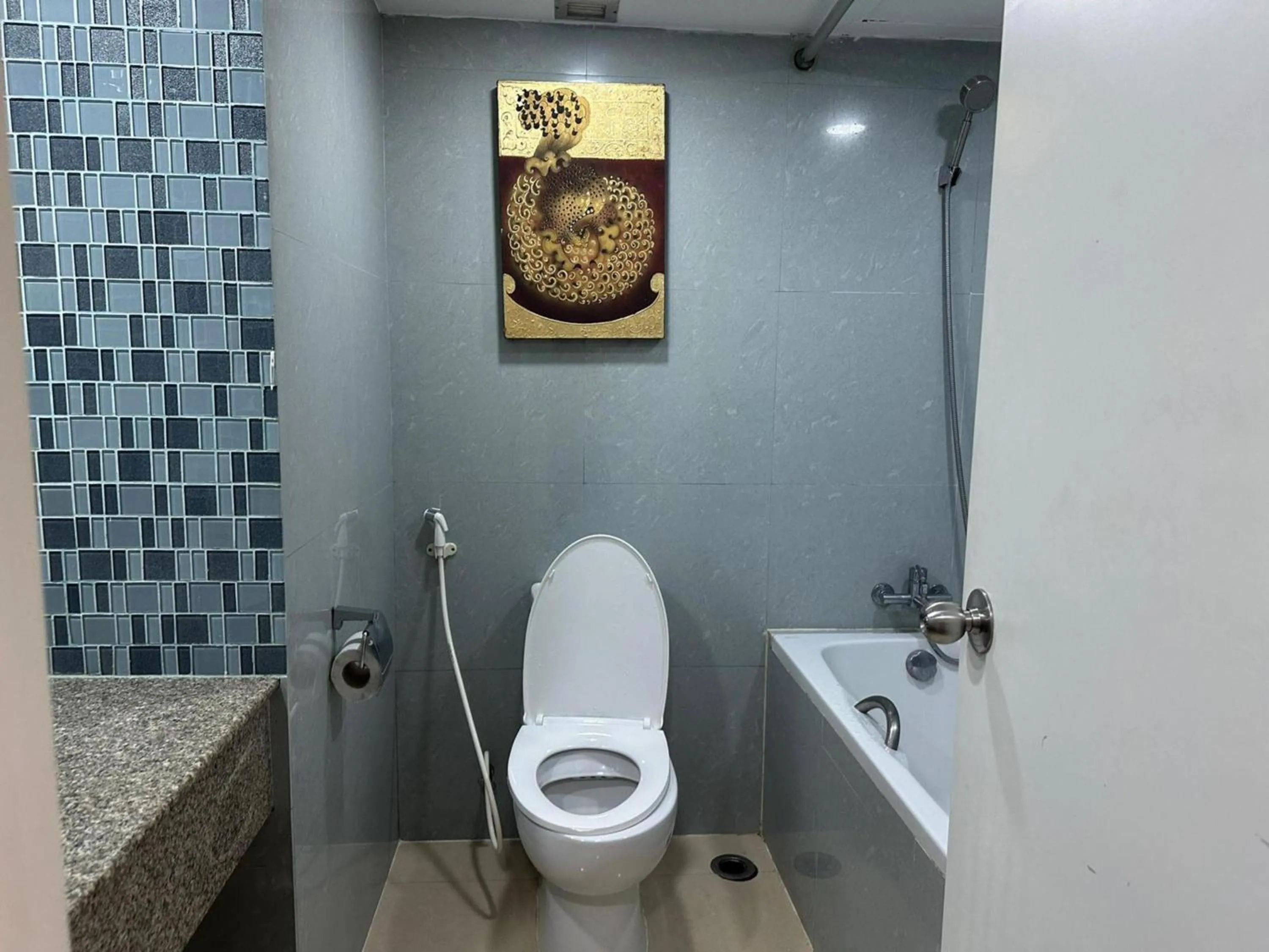 Toilet in Omni Tower Direct Rooms - Apartments, Sukhumvit Soi 4