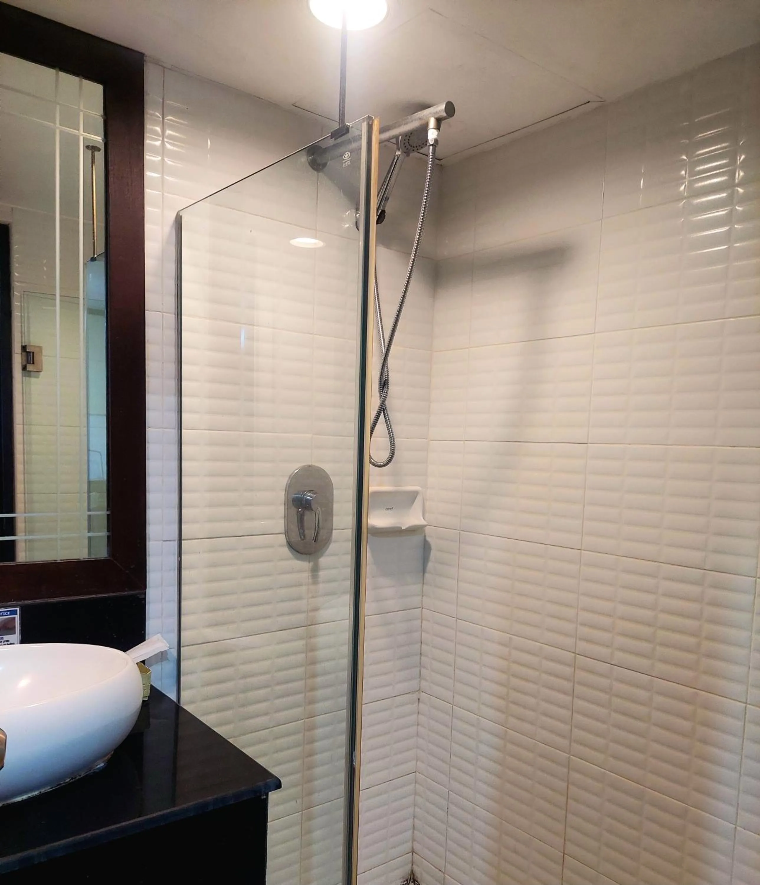 Bathroom in Omni Tower Direct Rooms - Apartments, Sukhumvit Soi 4