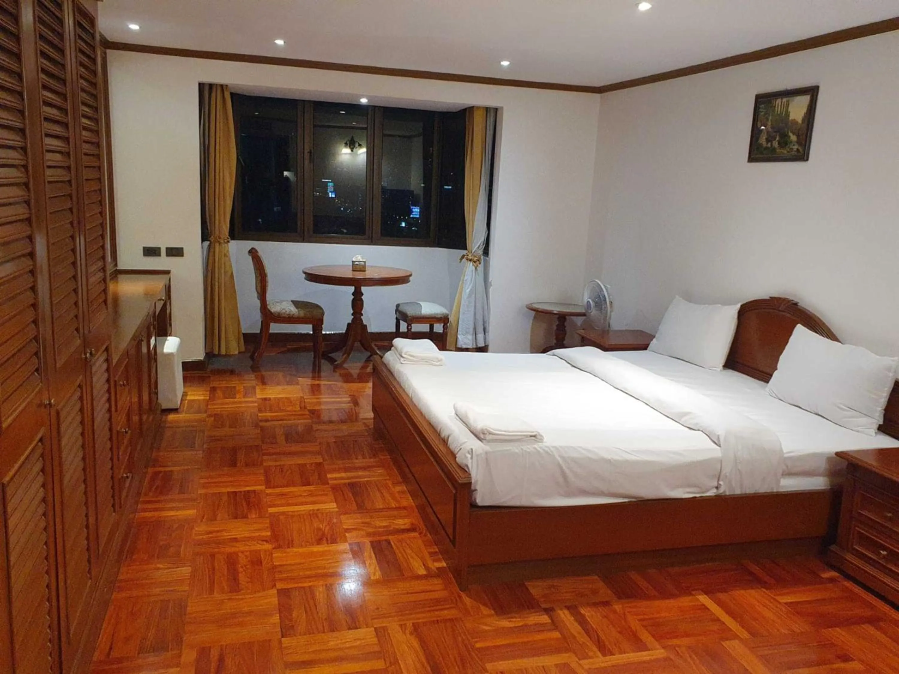 Bed in Omni Tower Direct Rooms - Apartments, Sukhumvit Soi 4