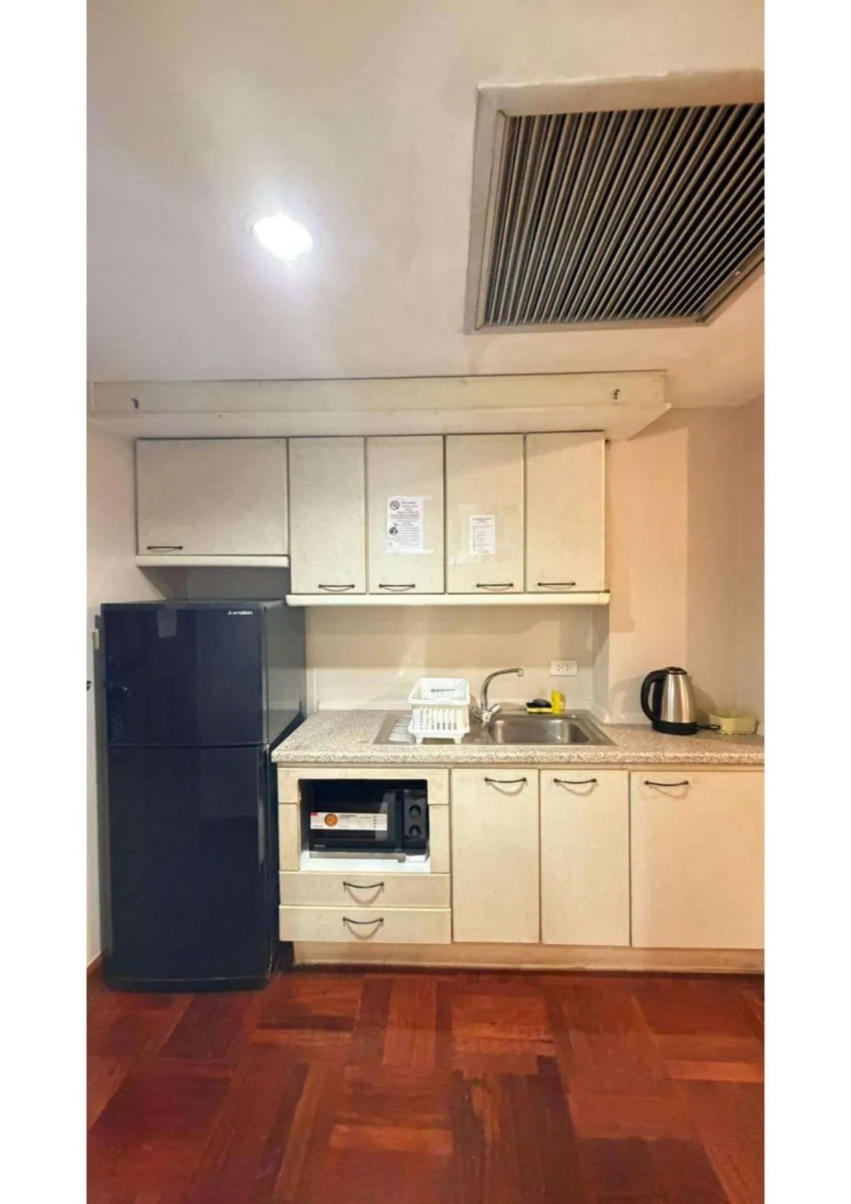Kitchen or kitchenette in Omni Tower Direct Rooms - Apartments, Sukhumvit Soi 4