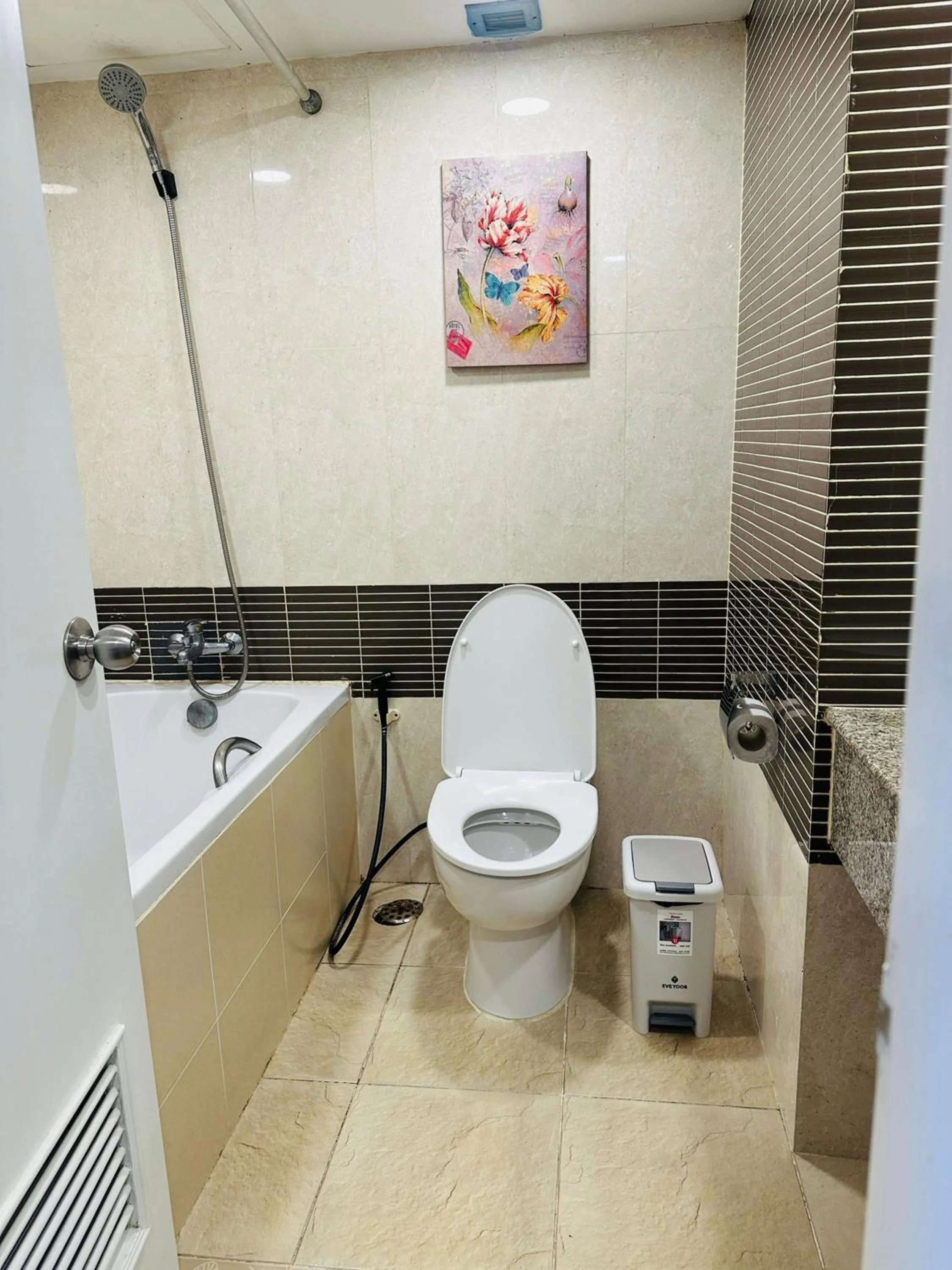 Toilet in Omni Tower Direct Rooms - Apartments, Sukhumvit Soi 4