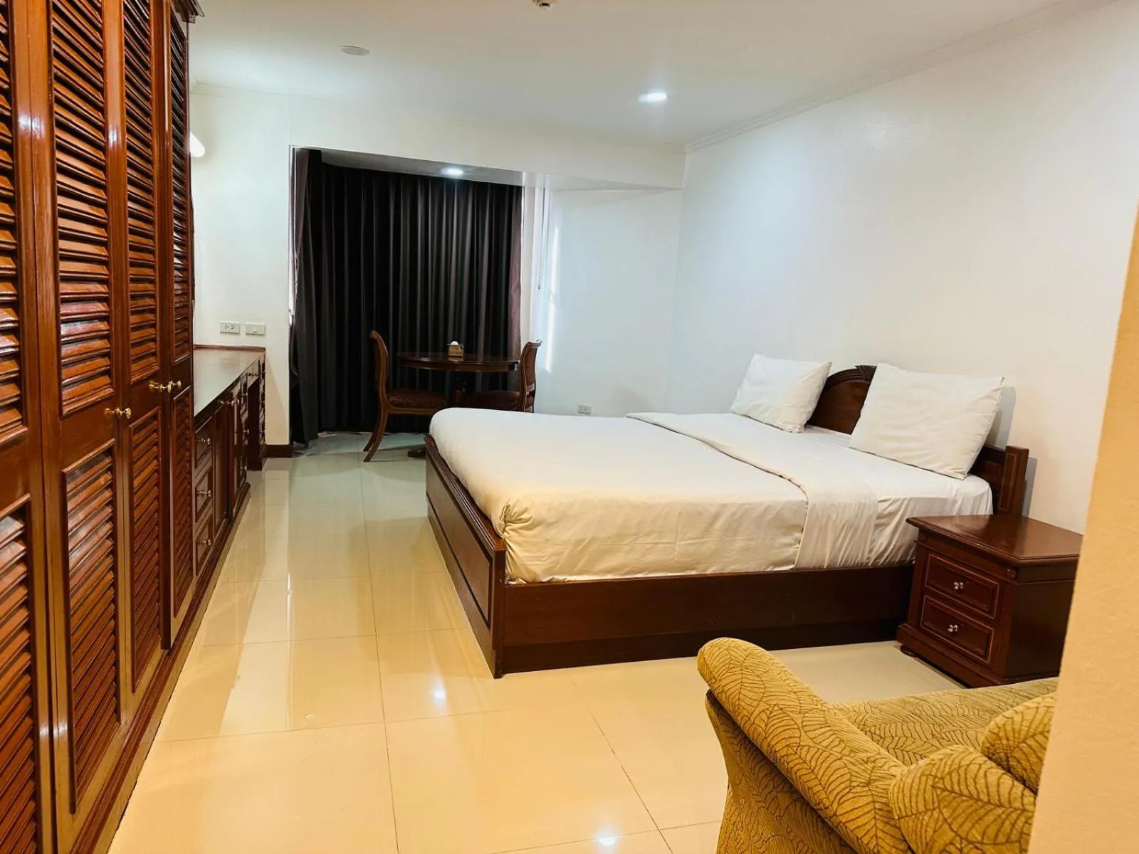 Bedroom, Bed in Omni Tower Direct Rooms - Apartments, Sukhumvit Soi 4
