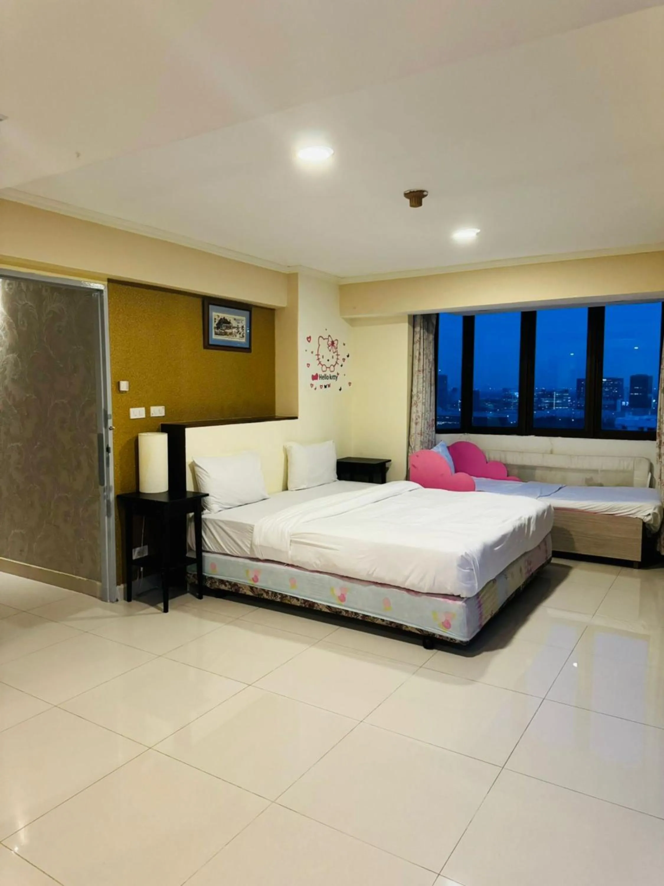 Bedroom, Bed in Omni Tower Direct Rooms - Apartments, Sukhumvit Soi 4