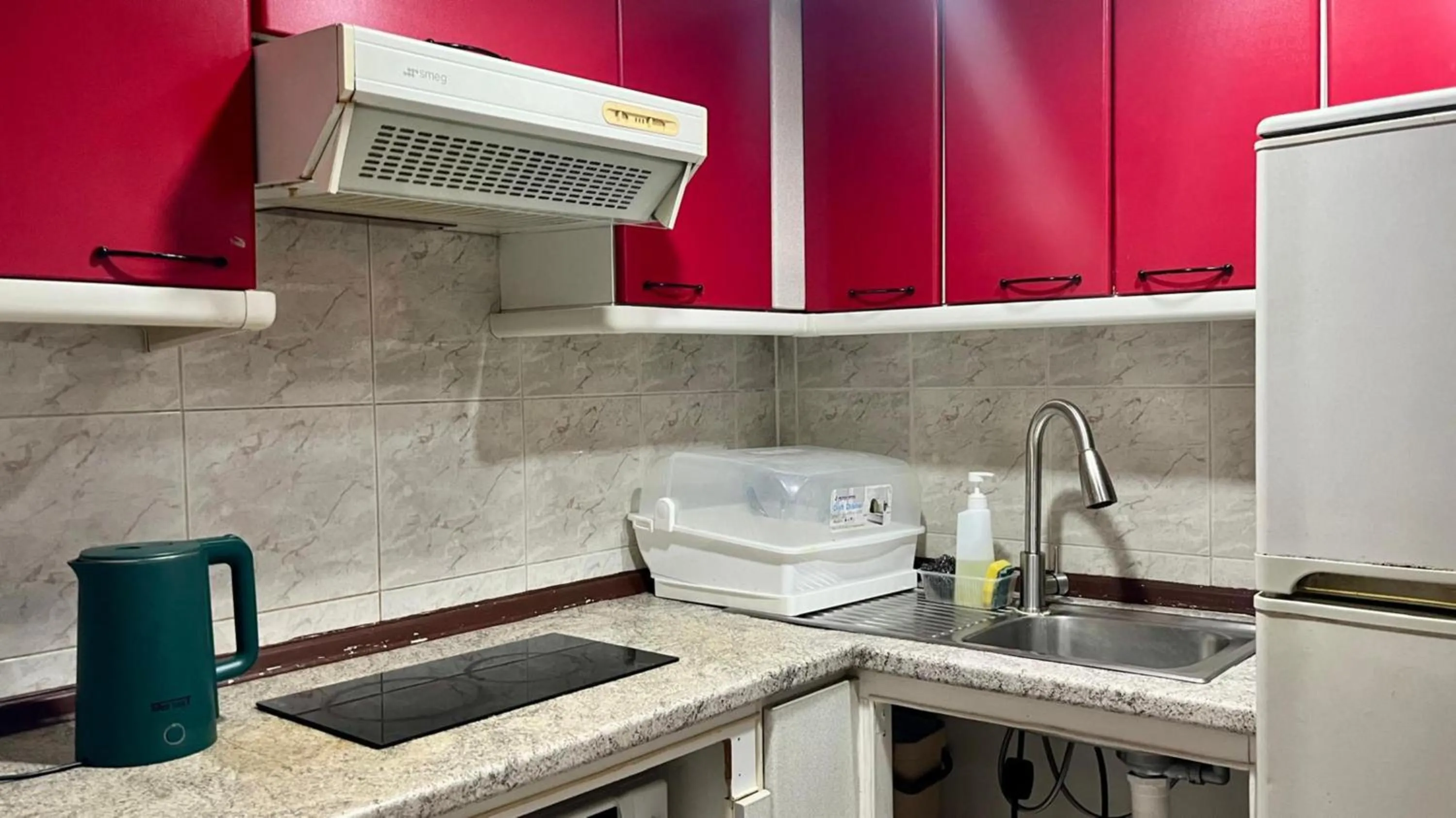 kitchen in Omni Tower Direct Rooms - Apartments, Sukhumvit Soi 4