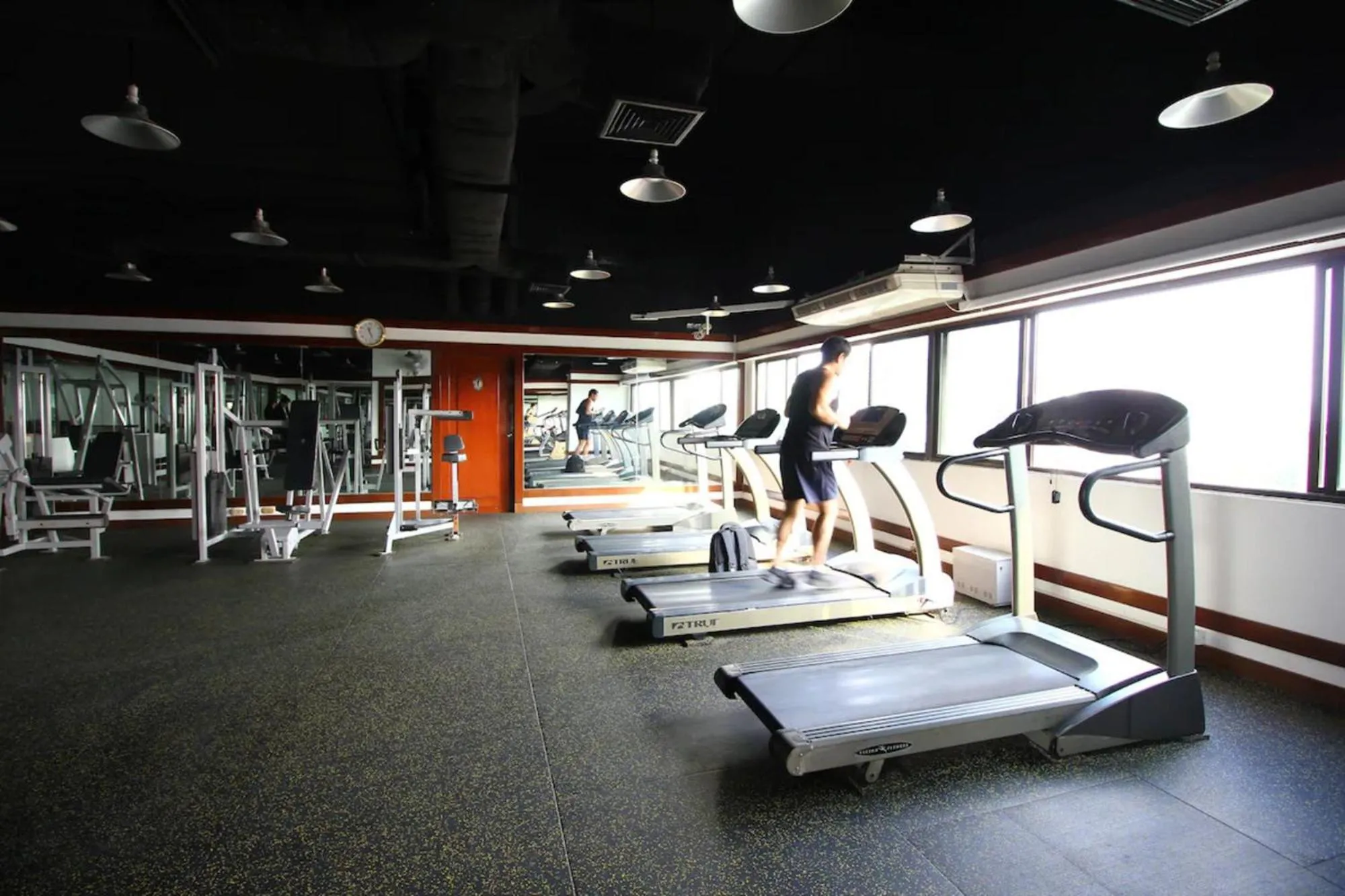 Fitness centre/facilities in Omni Tower Direct Rooms - Apartments, Sukhumvit Soi 4