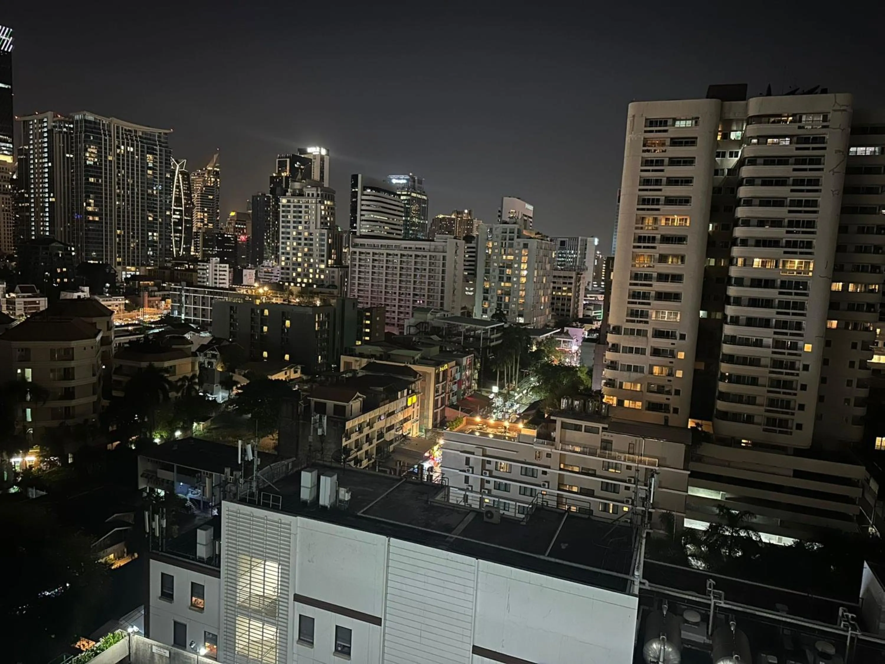 Night in Omni Tower Direct Rooms - Apartments, Sukhumvit Soi 4