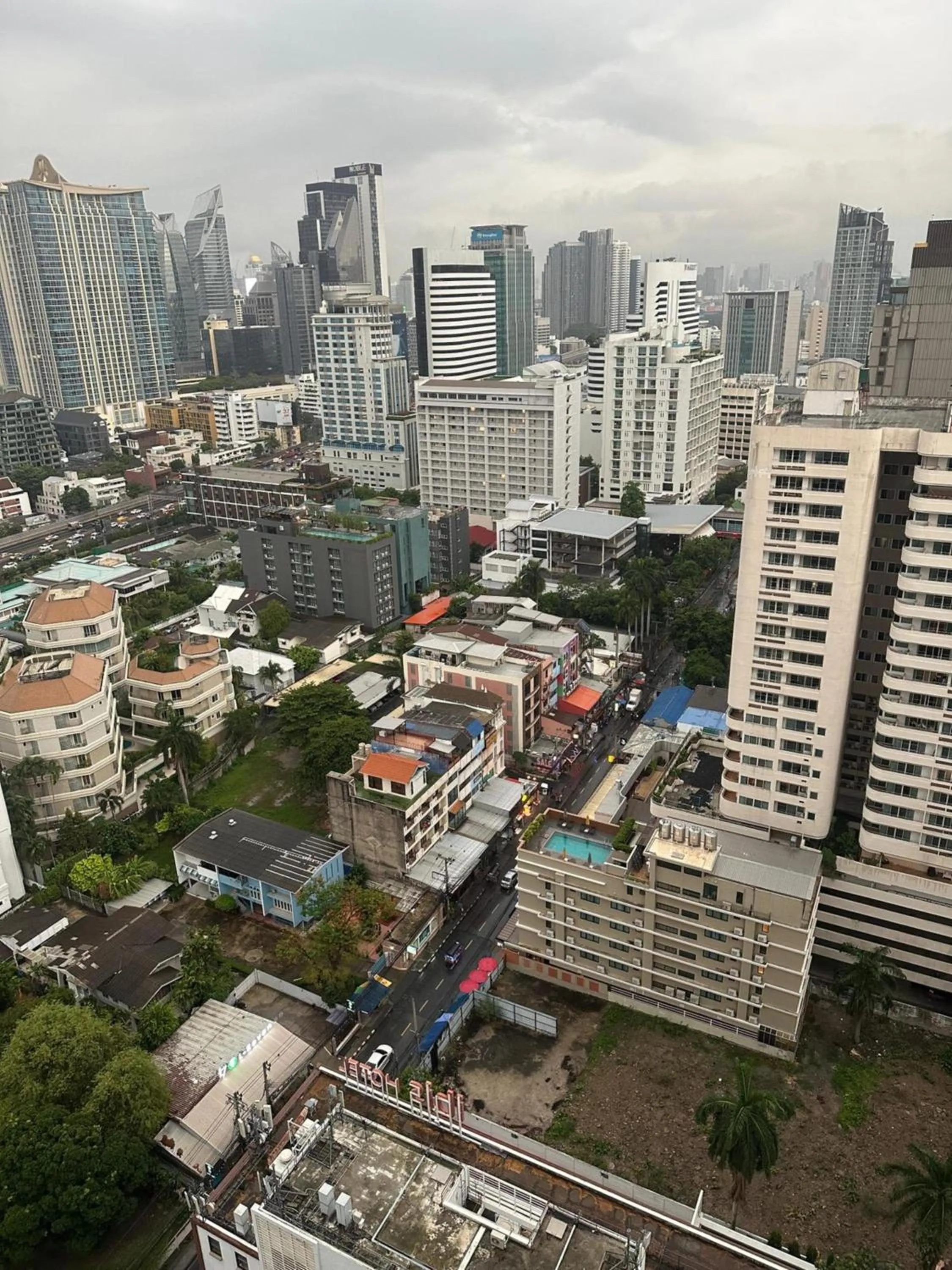 City view in Omni Tower Direct Rooms - Apartments, Sukhumvit Soi 4