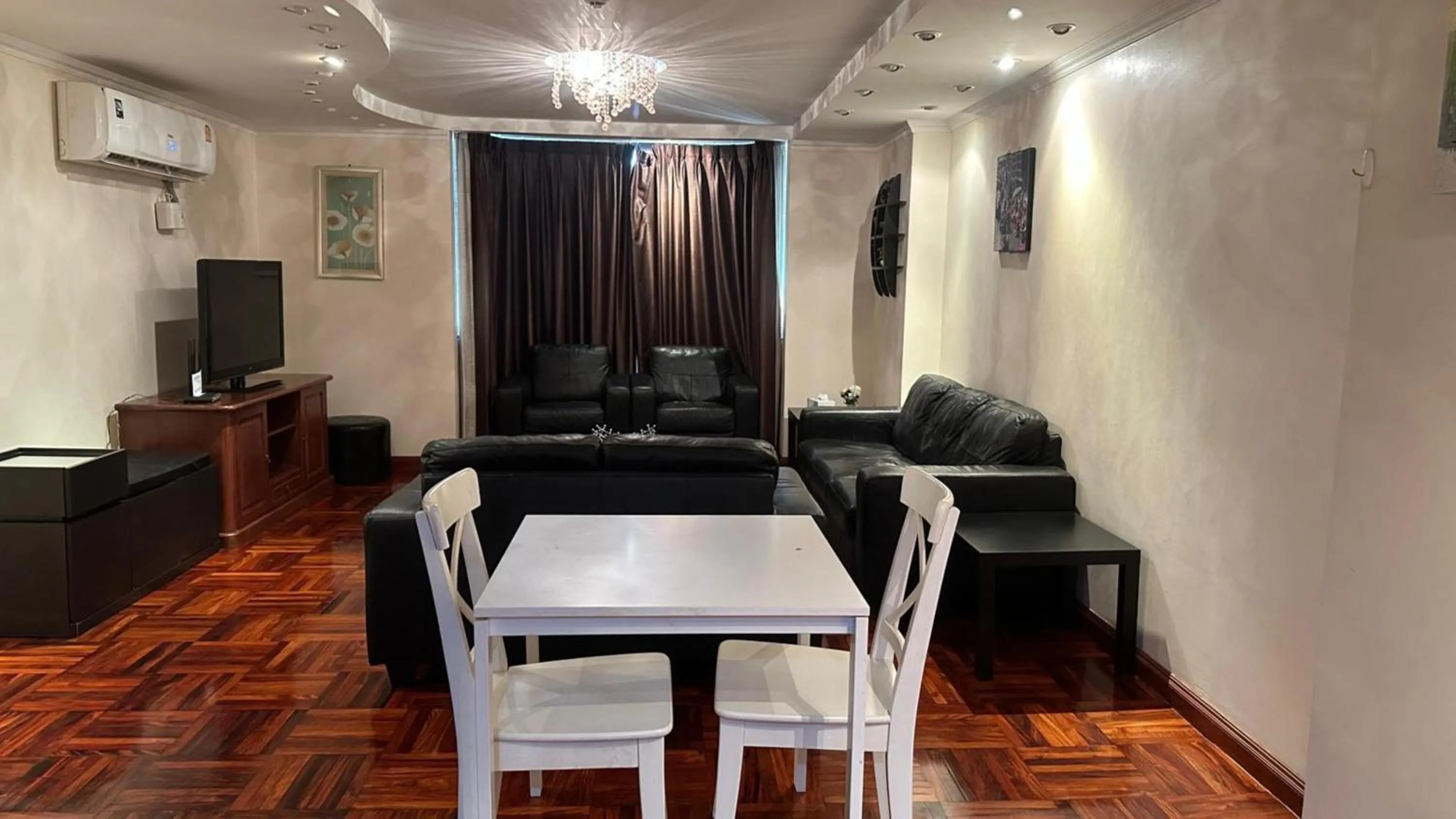 Living room in Omni Tower Direct Rooms - Apartments, Sukhumvit Soi 4