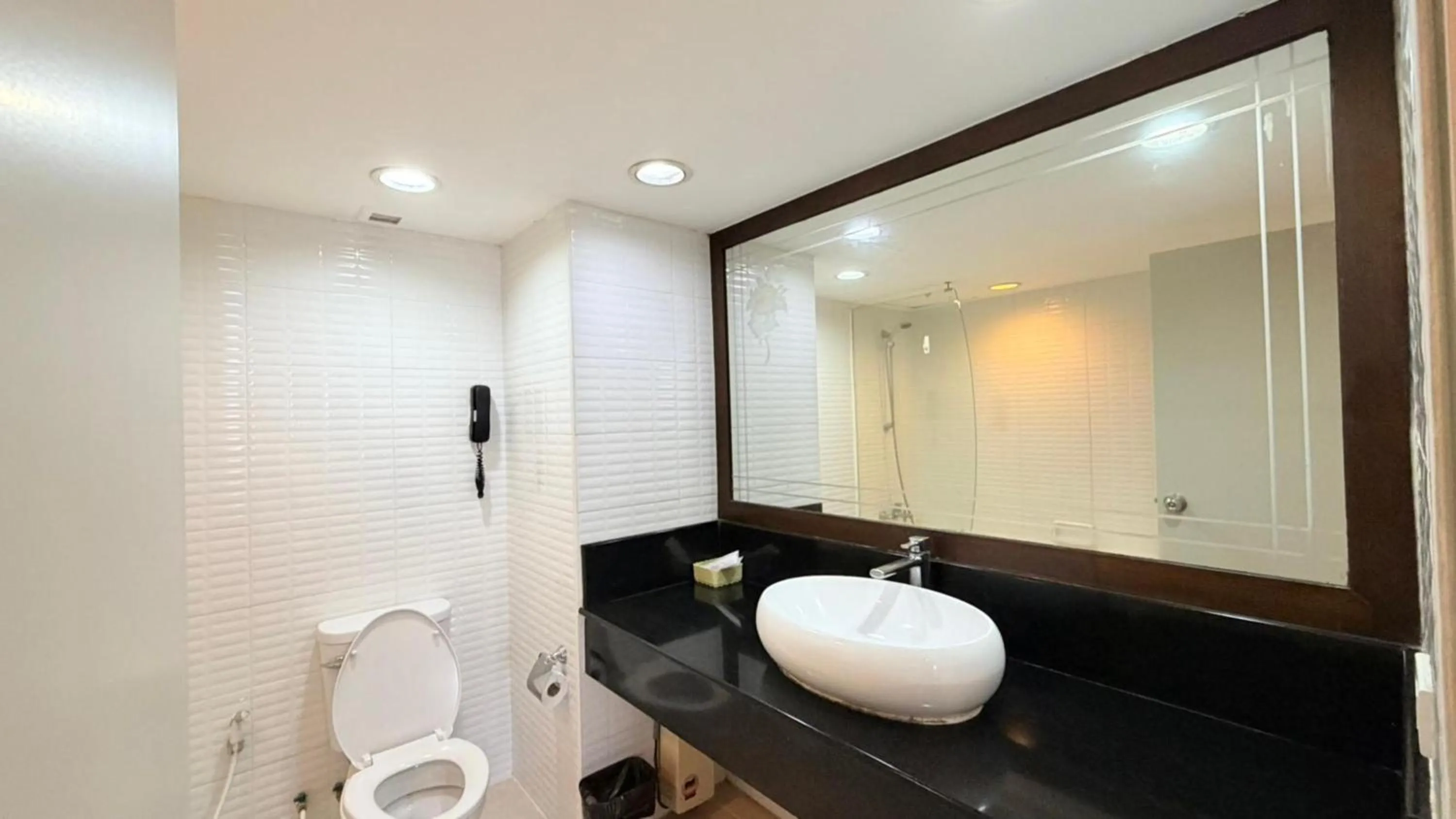 Bathroom in Omni Tower Direct Rooms - Apartments, Sukhumvit Soi 4